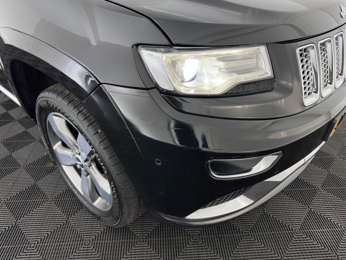 Jeep Grand Cherokee 3.0 CRD Summit Aut. *PANO | FULL-LEATHER | XENON | DIGI-COCKPIT | AIR-SUSPENSION | BLIND-SPOT | ADAPTIVE-CRUISE | MEMORY-PACK | CAMERA | KEYLESS | NAVI-FULLMAP | TOWBAR | COMFORT-SEATS | SHIFT-PADDLES | DAB