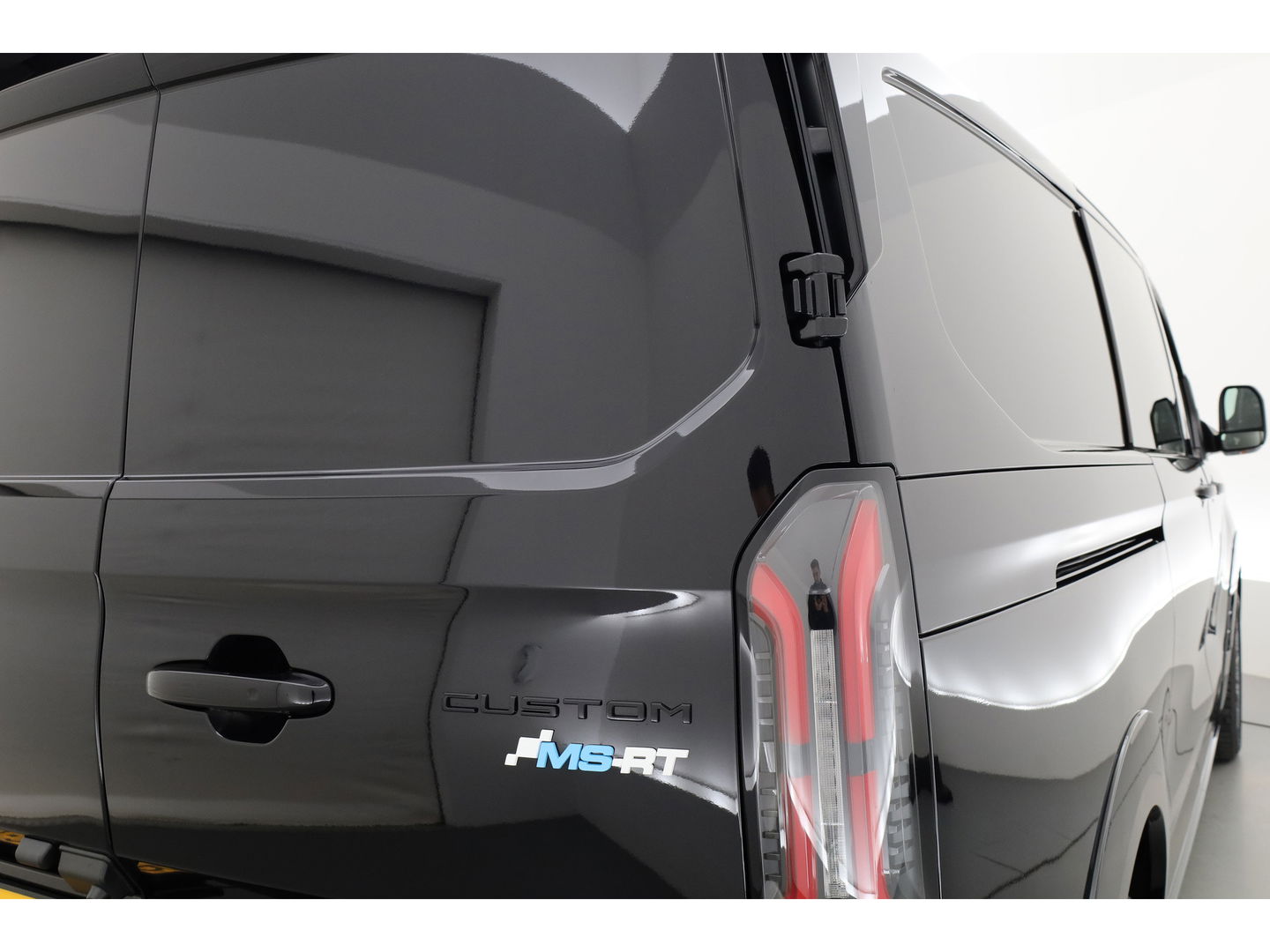 Ford Transit Custom 320 2.5 PHEV L2H1 MS-RT DC | Voorraad | Elek. Trekhaak  | 19'' | Kuipstoelen | Cruise