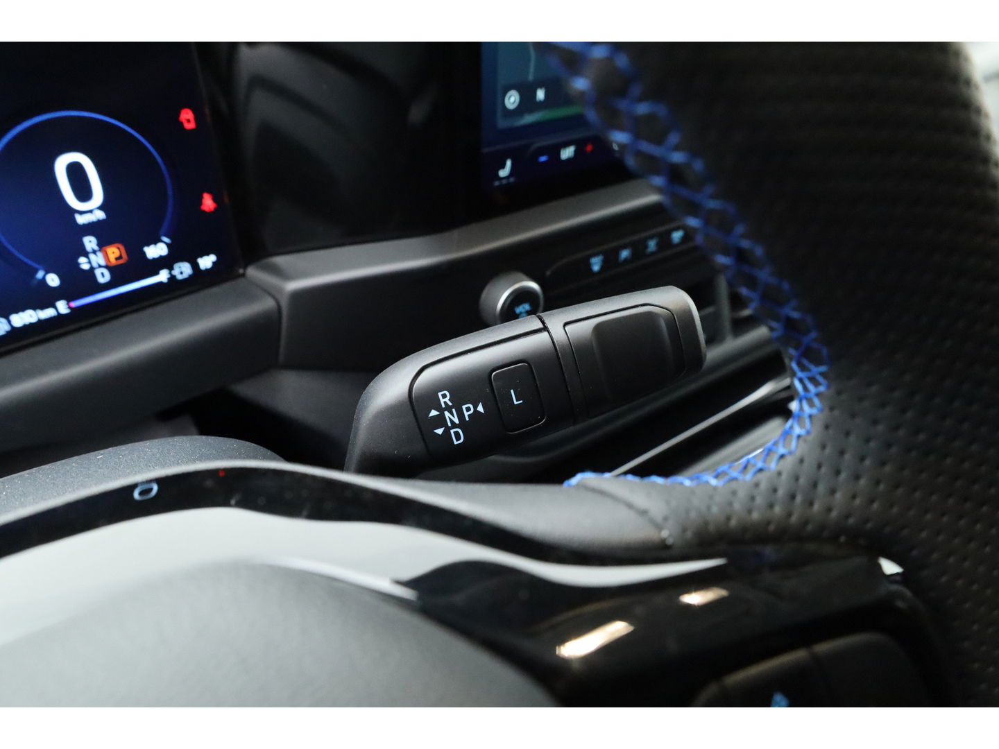 Ford Transit Custom 320 2.5 PHEV L2H1 MS-RT DC | Voorraad | Elek. Trekhaak  | 19'' | Kuipstoelen | Cruise