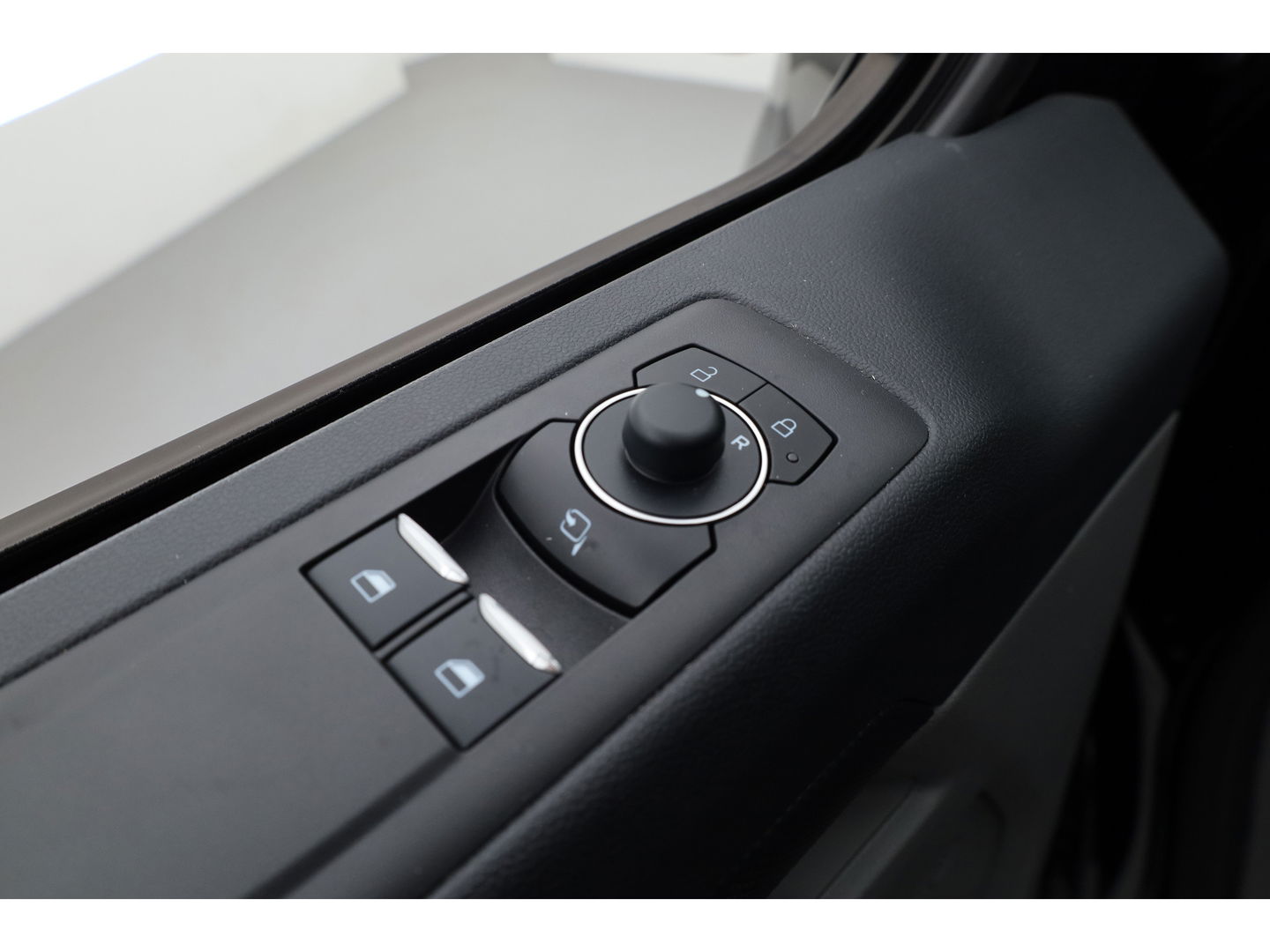 Ford Transit Custom 320 2.5 PHEV L2H1 MS-RT DC | Voorraad | Elek. Trekhaak  | 19'' | Kuipstoelen | Cruise