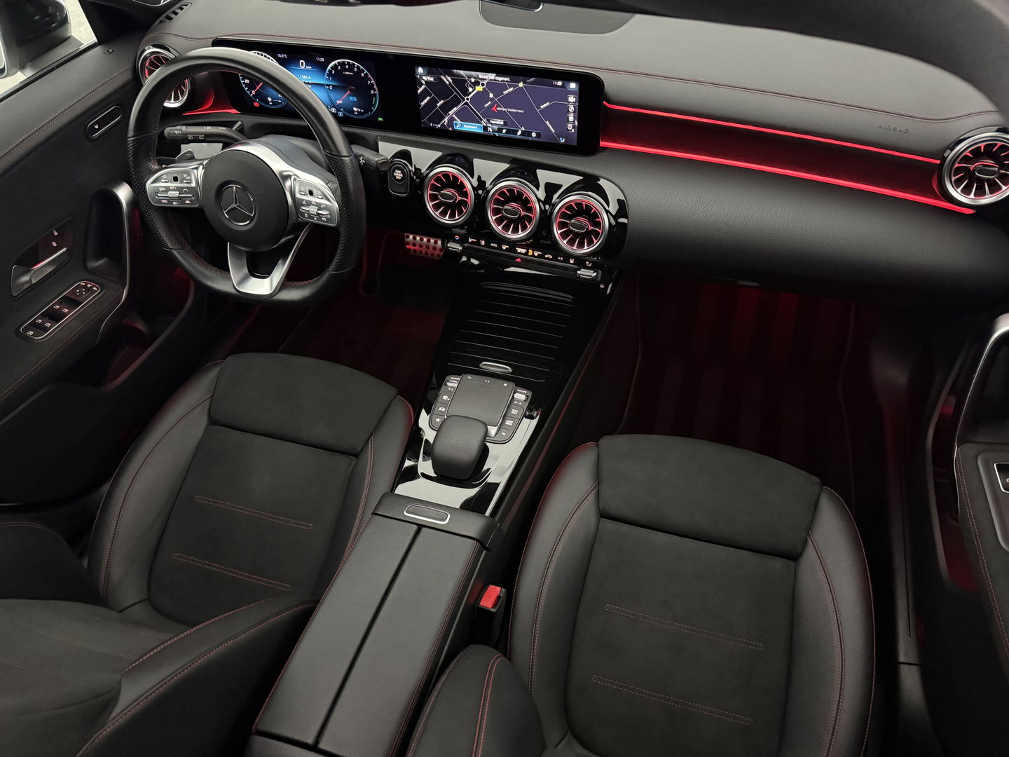 Mercedes-Benz CLA-Klasse Shooting brake 250 e AMG Night | Pano | Sfeerverl. | Burmester | Virtual | Camera | Trekh. | Carplay | Adaptive Cruise