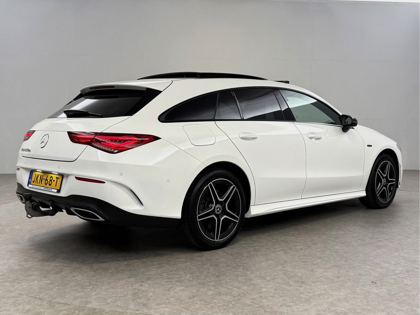 Mercedes-Benz CLA-Klasse Shooting brake 250 e AMG Night | Pano | Sfeerverl. | Burmester | Virtual | Camera | Trekh. | Carplay | Adaptive Cruise