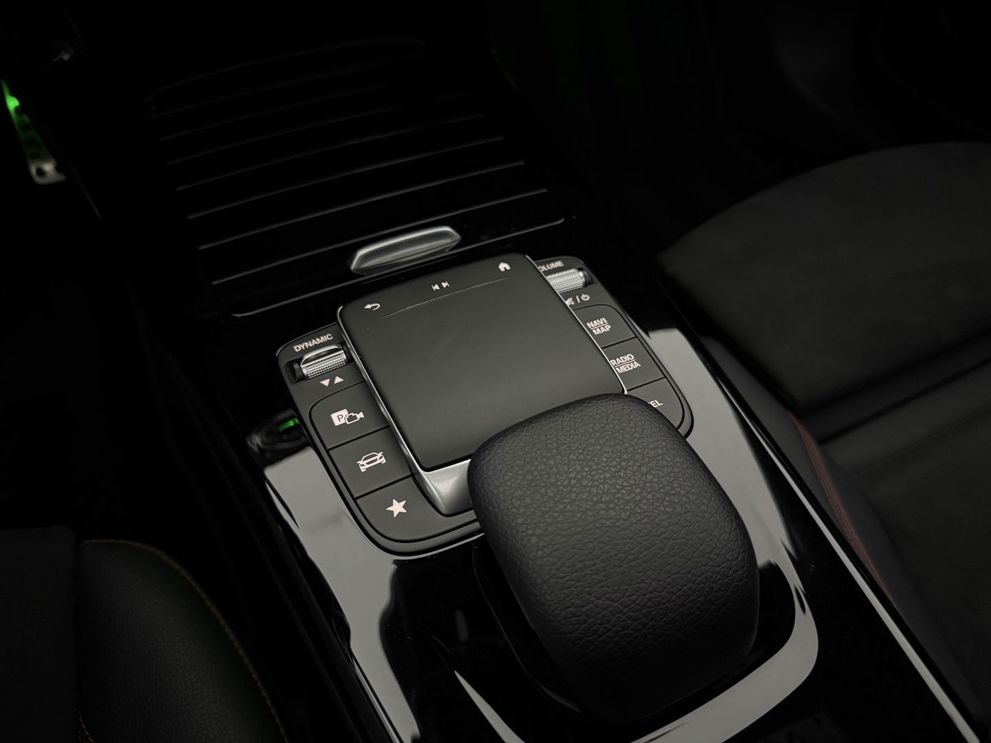 Mercedes-Benz CLA-Klasse Shooting brake 250 e AMG Night | Pano | Sfeerverl. | Burmester | Virtual | Camera | Trekh. | Carplay | Adaptive Cruise