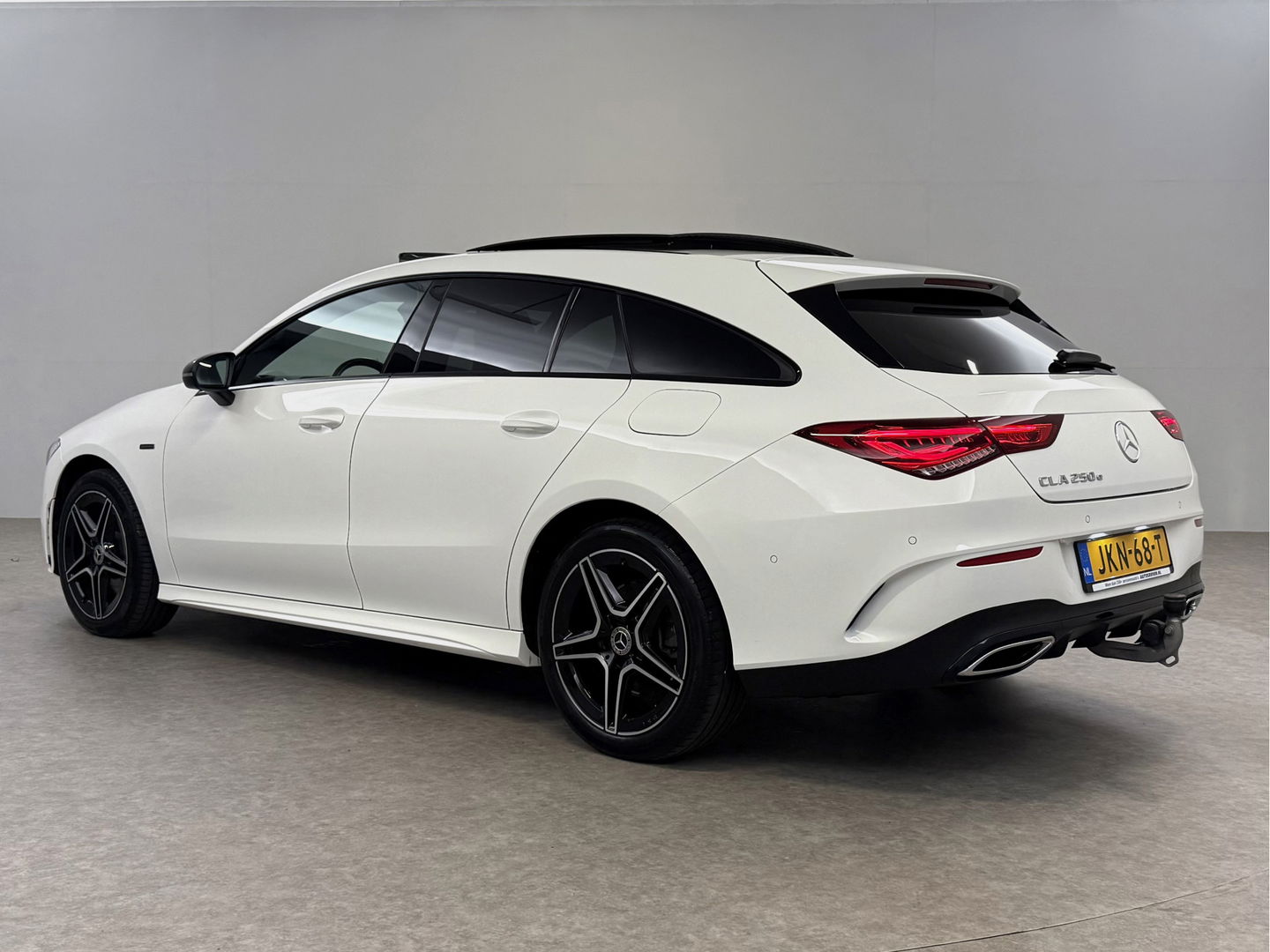 Mercedes-Benz CLA-Klasse Shooting brake 250 e AMG Night | Pano | Sfeerverl. | Burmester | Virtual | Camera | Trekh. | Carplay | Adaptive Cruise