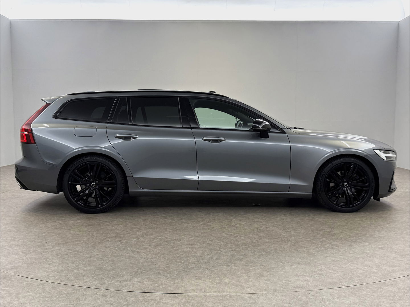 Volvo V60 2.0 T4 R-Design | 191PK | Pano |  LED | Virtual | Memory | Stoelverw. | Camera | Carplay | Cruise