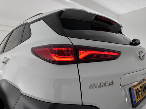 Hyundai KONA EV Premium 64 kWh {SOH-100%} [ 3-Fase ] (INCL-BTW) *LEATHER | KRELL-AUDIO | HEAD-UP | FULL-LED | NAVI-FULLMAP | DAB | ADAPT.CRUISE | KEYLESS | CAMERA | BLIND-SPOT | LANE-ASSIST | DIGI-COCKPIT | COMFORT-SEATS | 17''ALU*