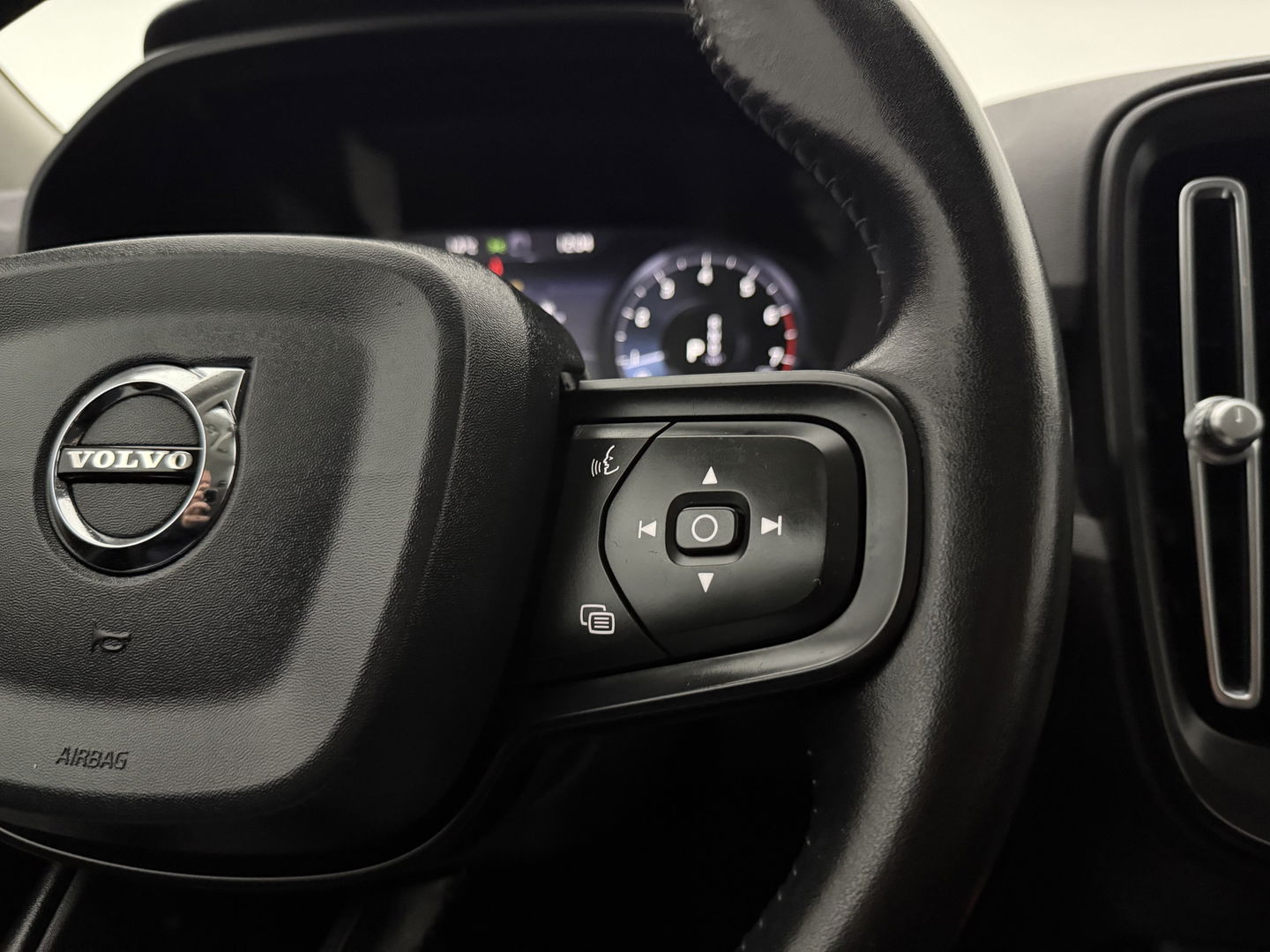 Volvo XC40 1.5 T3 | Virtual | Camera | Trekh. | LED | Cruise | Navi | Parkeersens.