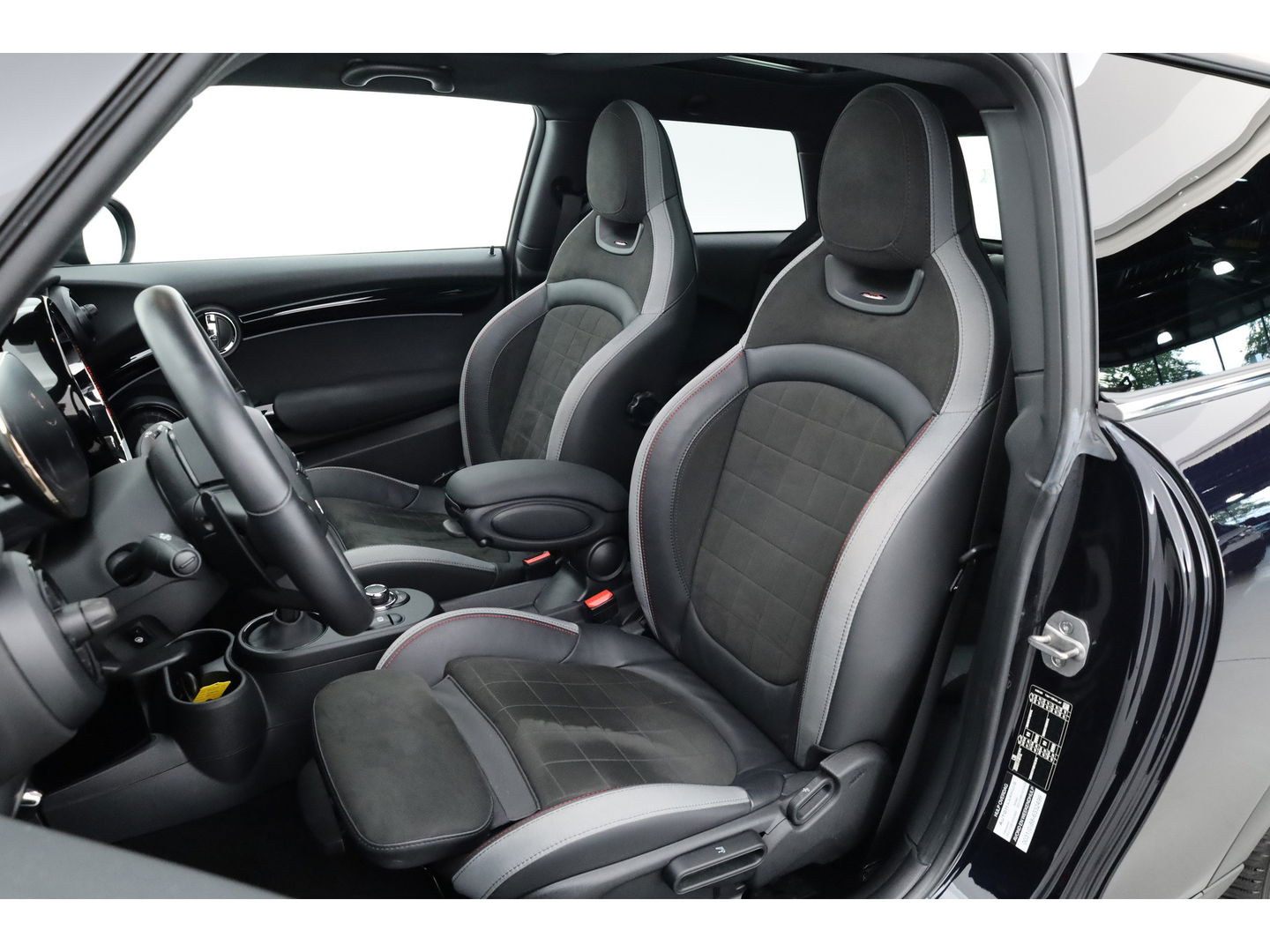 MINI Mini 2.0 John Cooper Works JCW Pack 230pk | Pano | HUD | Harman Kardon | Adapt. Cruise | Stoel- Stuurverw. | Camera