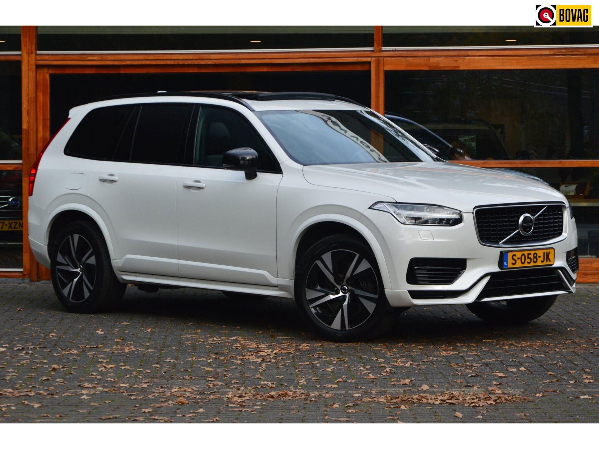 Volvo XC90 T8 Hybride R-Design | Carbon interieur | Massage stoelen | Panoramadak | 360 Camera | Head-Up Display |