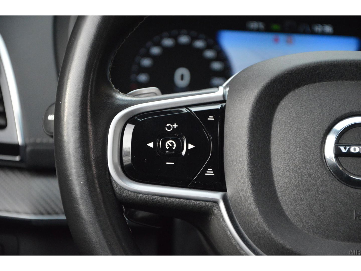 Volvo XC90 T8 Hybride R-Design | Carbon interieur | Massage stoelen | Panoramadak | 360 Camera | Head-Up Display |