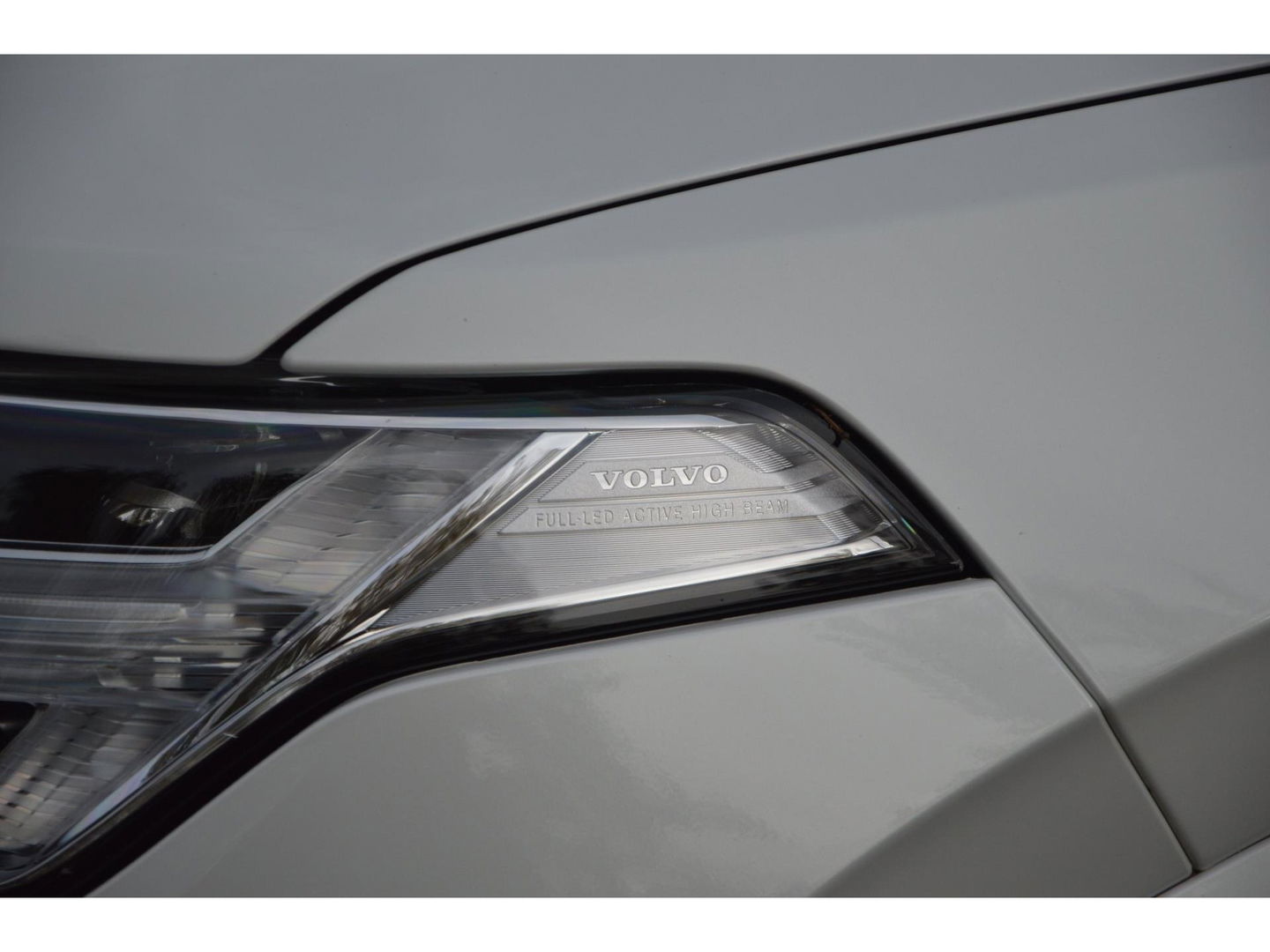 Volvo XC90 T8 Hybride R-Design | Carbon interieur | Massage stoelen | Panoramadak | 360 Camera | Head-Up Display |