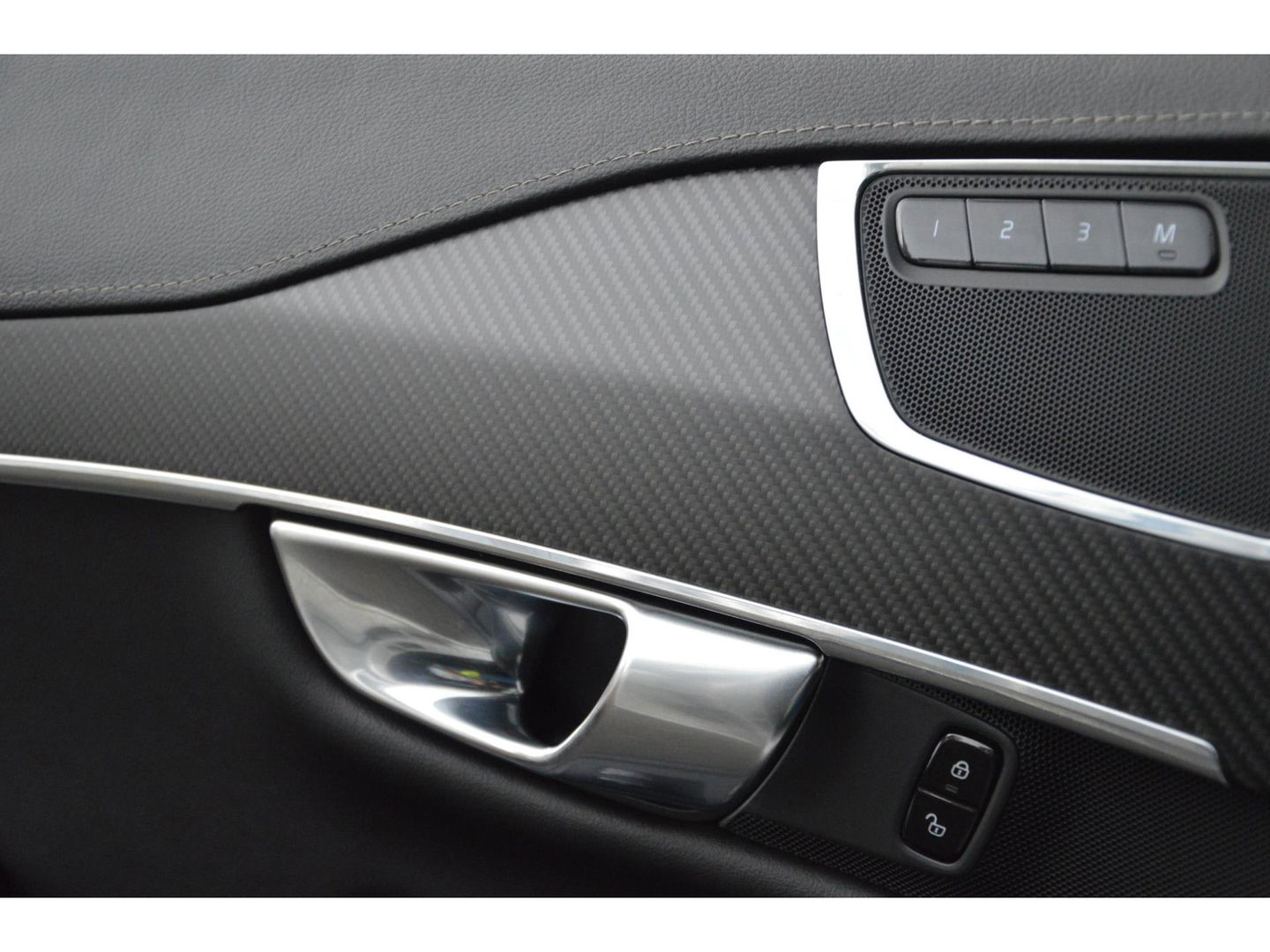 Volvo XC90 T8 Hybride R-Design | Carbon interieur | Massage stoelen | Panoramadak | 360 Camera | Head-Up Display |