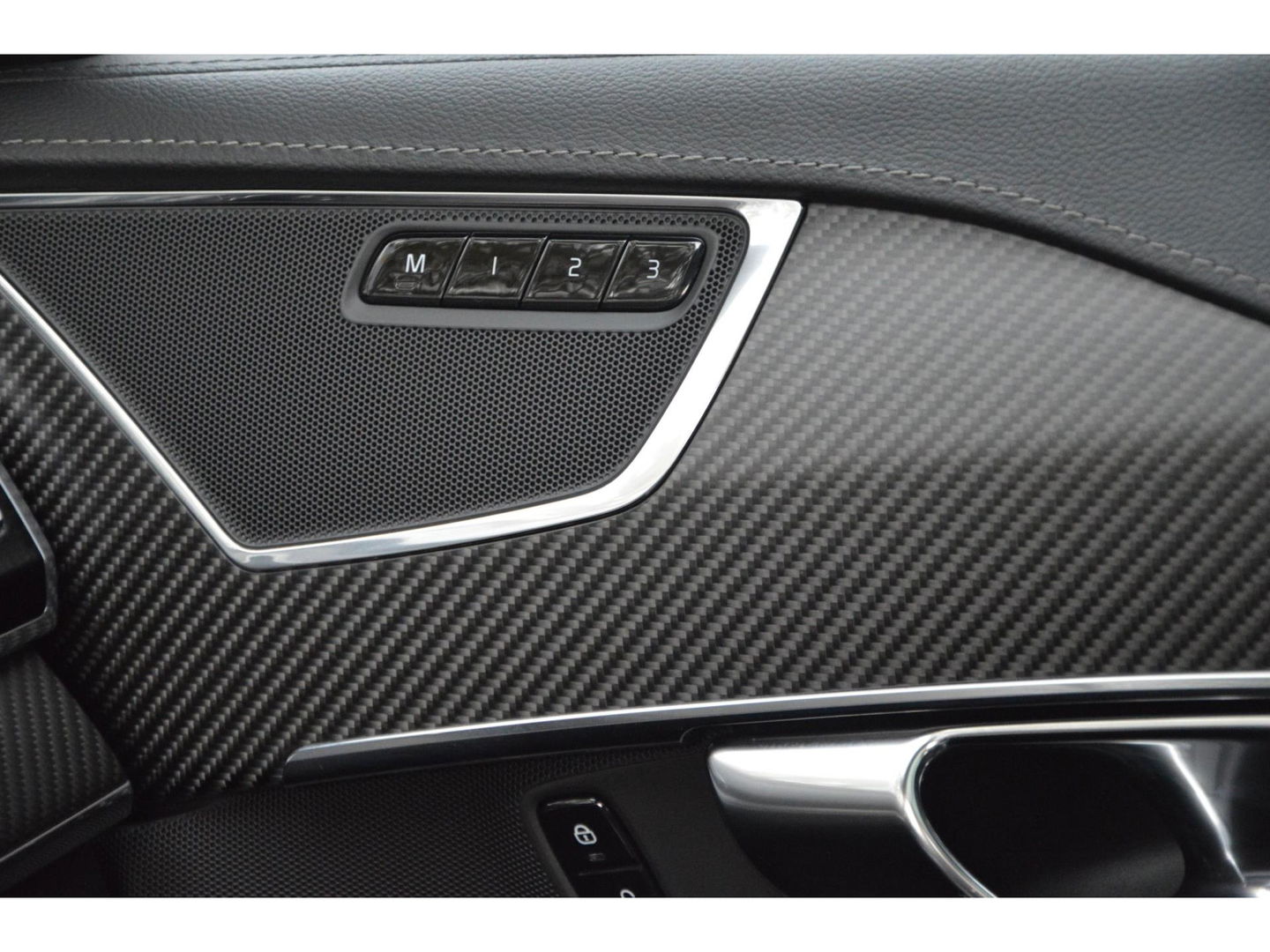 Volvo XC90 T8 Hybride R-Design | Carbon interieur | Massage stoelen | Panoramadak | 360 Camera | Head-Up Display |