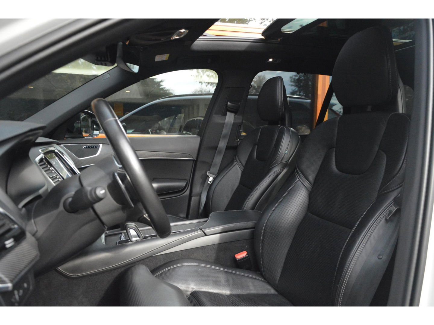 Volvo XC90 T8 Hybride R-Design | Carbon interieur | Massage stoelen | Panoramadak | 360 Camera | Head-Up Display |