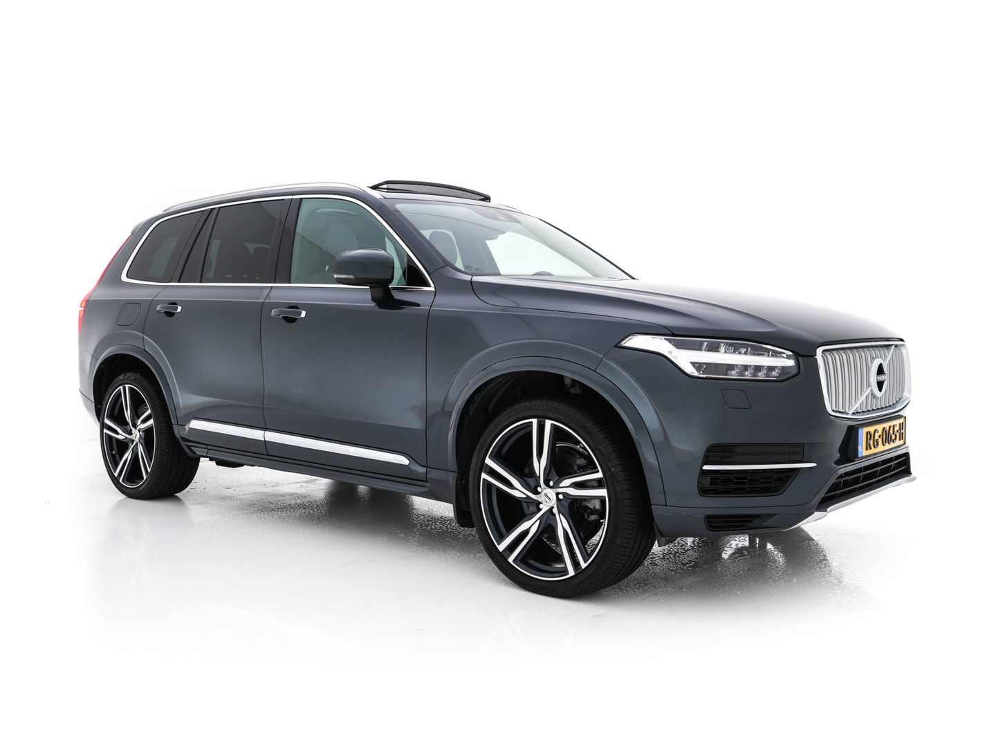 Volvo XC90 2.0 T8 Twin Engine Inscription AWD { 7-Pers } (INCL-BTW) Aut. *PANO | NAPPA-LEATHER | FULL-LED | MEMORY-PACK | KEYLESS | DAB | NAVI-FULLMAP | CAMERA | DIGI-COCKPIT | SPORT-SEATS | 22"ALU*