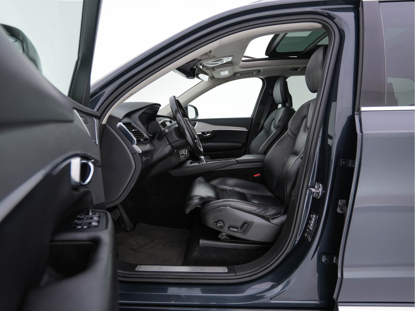 Volvo XC90 2.0 T8 Twin Engine Inscription AWD { 7-Pers } (INCL-BTW) Aut. *PANO | NAPPA-LEATHER | FULL-LED | MEMORY-PACK | KEYLESS | DAB | NAVI-FULLMAP | CAMERA | DIGI-COCKPIT | SPORT-SEATS | 22"ALU*