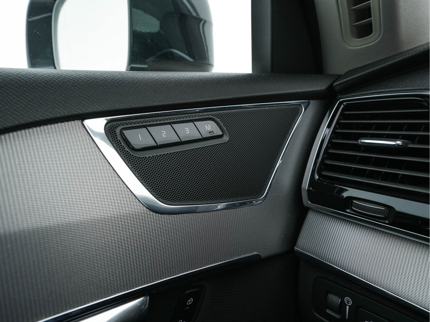 Volvo XC90 2.0 T8 Twin Engine Inscription AWD { 7-Pers } (INCL-BTW) Aut. *PANO | NAPPA-LEATHER | FULL-LED | MEMORY-PACK | KEYLESS | DAB | NAVI-FULLMAP | CAMERA | DIGI-COCKPIT | SPORT-SEATS | 22"ALU*