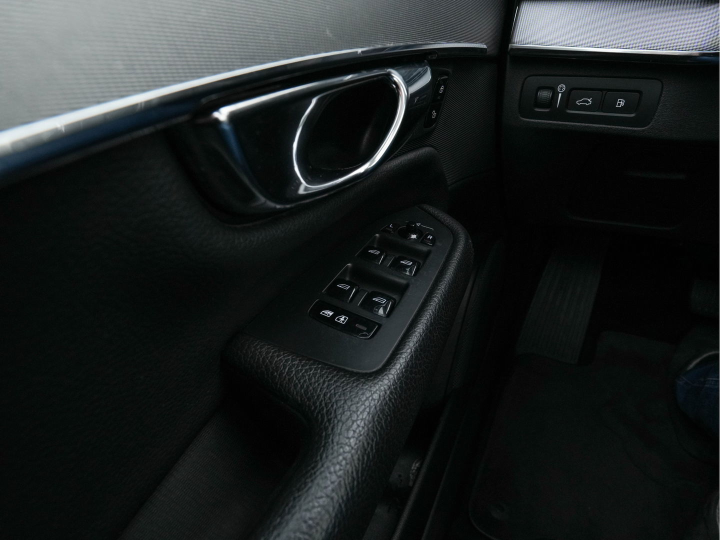 Volvo XC90 2.0 T8 Twin Engine Inscription AWD { 7-Pers } (INCL-BTW) Aut. *PANO | NAPPA-LEATHER | FULL-LED | MEMORY-PACK | KEYLESS | DAB | NAVI-FULLMAP | CAMERA | DIGI-COCKPIT | SPORT-SEATS | 22"ALU*