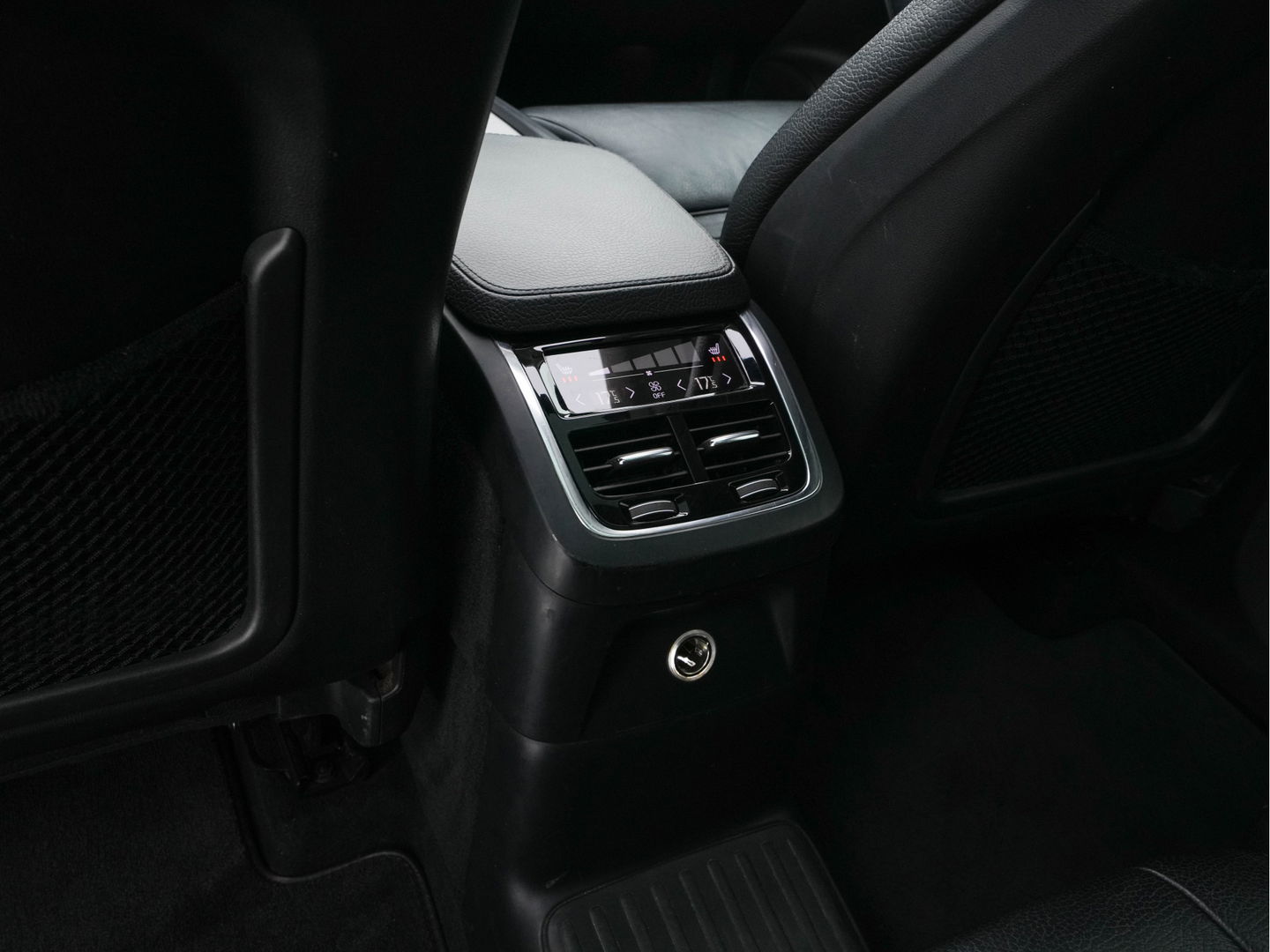 Volvo XC90 2.0 T8 Twin Engine Inscription AWD { 7-Pers } (INCL-BTW) Aut. *PANO | NAPPA-LEATHER | FULL-LED | MEMORY-PACK | KEYLESS | DAB | NAVI-FULLMAP | CAMERA | DIGI-COCKPIT | SPORT-SEATS | 22"ALU*