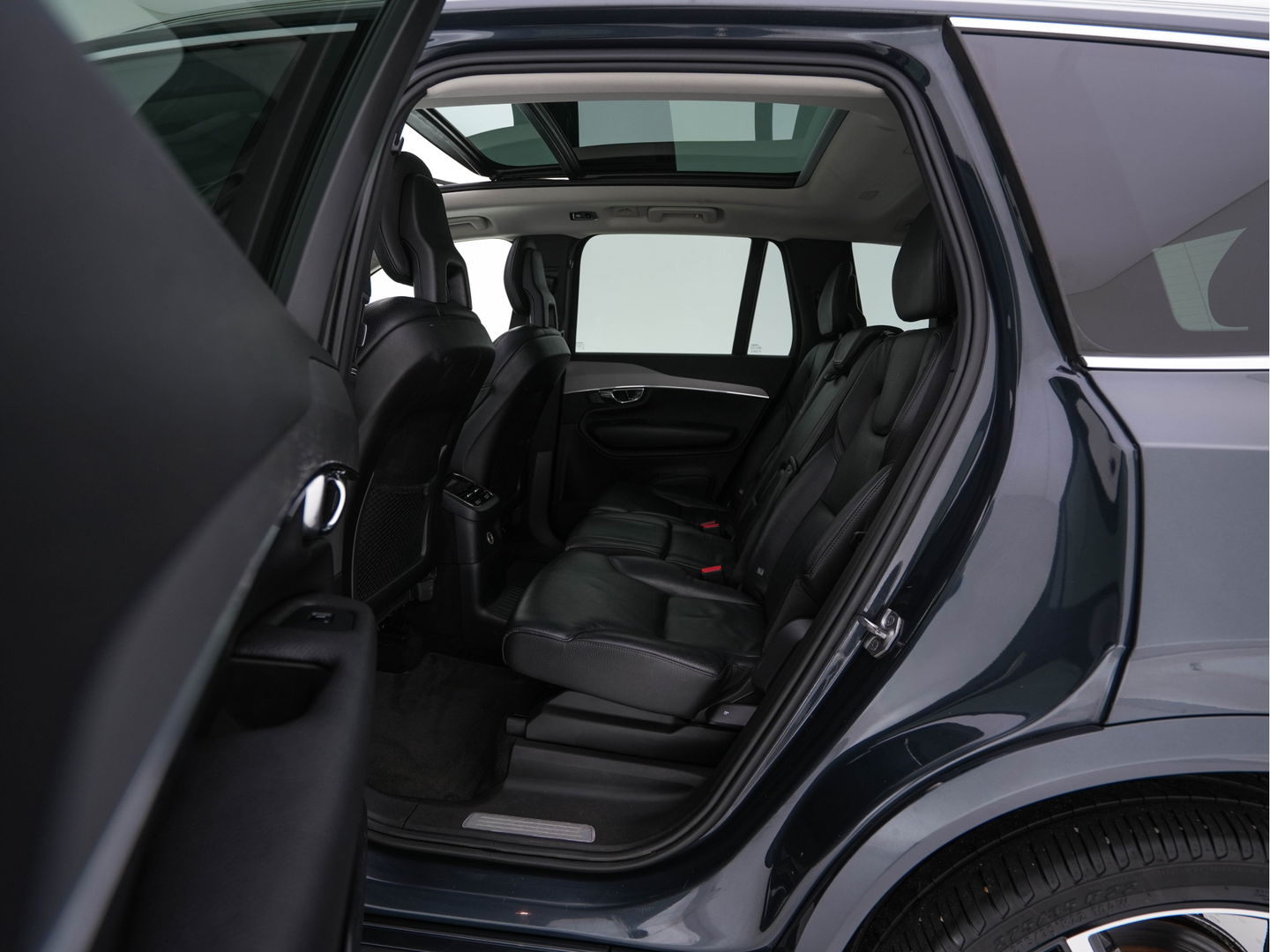 Volvo XC90 2.0 T8 Twin Engine Inscription AWD { 7-Pers } (INCL-BTW) Aut. *PANO | NAPPA-LEATHER | FULL-LED | MEMORY-PACK | KEYLESS | DAB | NAVI-FULLMAP | CAMERA | DIGI-COCKPIT | SPORT-SEATS | 22"ALU*