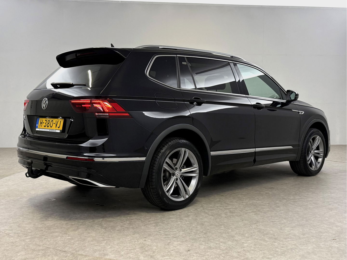 Volkswagen Tiguan Allspace 1.5 TSI R-Line 7p. | Pano | Massage | Virtual | Camera | Trekh. | Carplay | Adaptive Cruise | Keyless | NAP