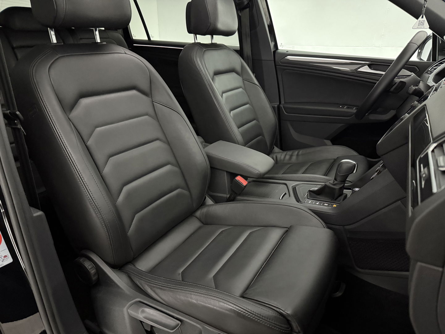 Volkswagen Tiguan Allspace 1.5 TSI R-Line 7p. | Pano | Massage | Virtual | Camera | Trekh. | Carplay | Adaptive Cruise | Keyless | NAP