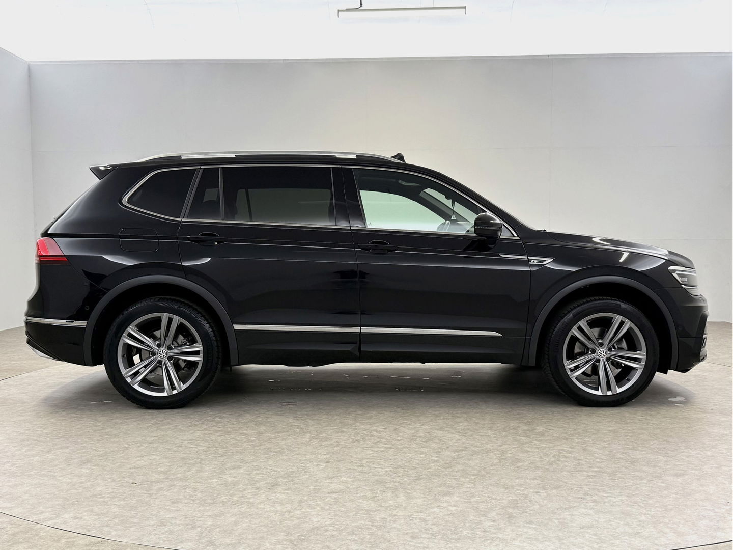Volkswagen Tiguan Allspace 1.5 TSI R-Line 7p. | Pano | Massage | Virtual | Camera | Trekh. | Carplay | Adaptive Cruise | Keyless | NAP