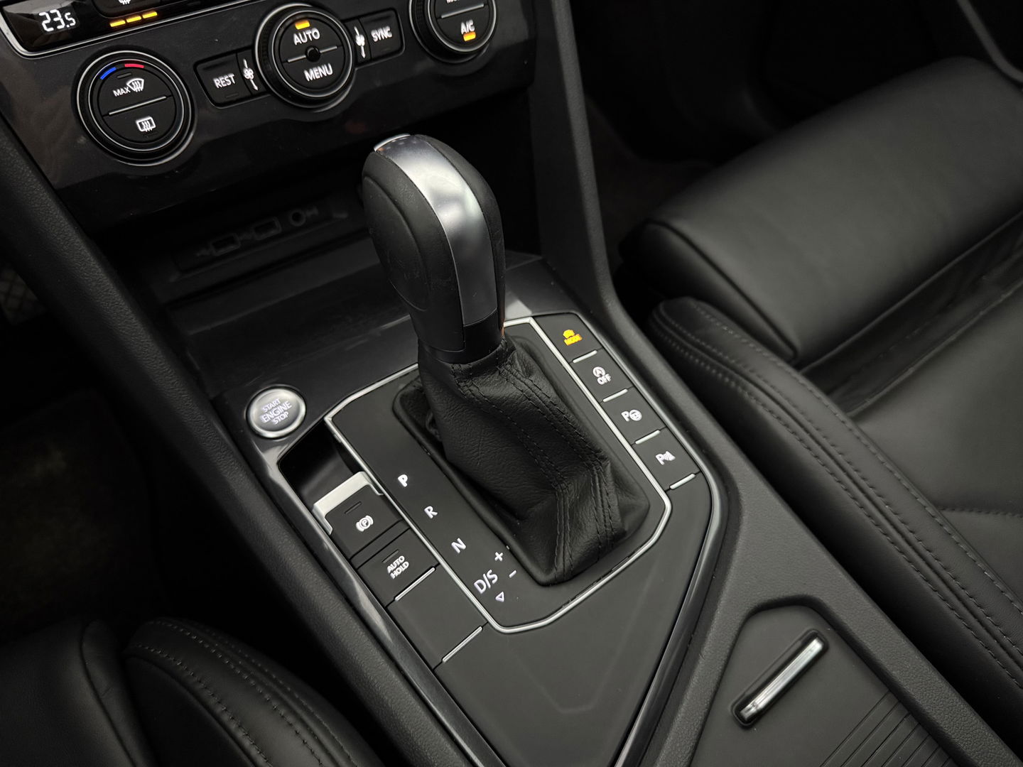 Volkswagen Tiguan Allspace 1.5 TSI R-Line 7p. | Pano | Massage | Virtual | Camera | Trekh. | Carplay | Adaptive Cruise | Keyless | NAP