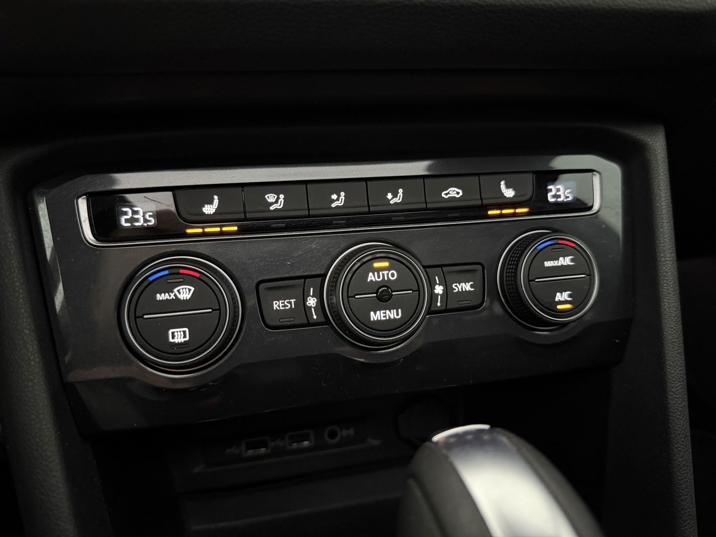 Volkswagen Tiguan Allspace 1.5 TSI R-Line 7p. | Pano | Massage | Virtual | Camera | Trekh. | Carplay | Adaptive Cruise | Keyless | NAP