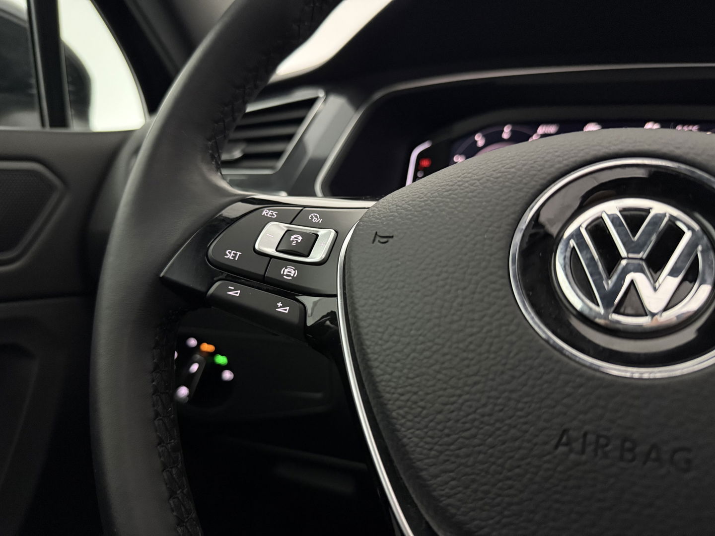 Volkswagen Tiguan Allspace 1.5 TSI R-Line 7p. | Pano | Massage | Virtual | Camera | Trekh. | Carplay | Adaptive Cruise | Keyless | NAP