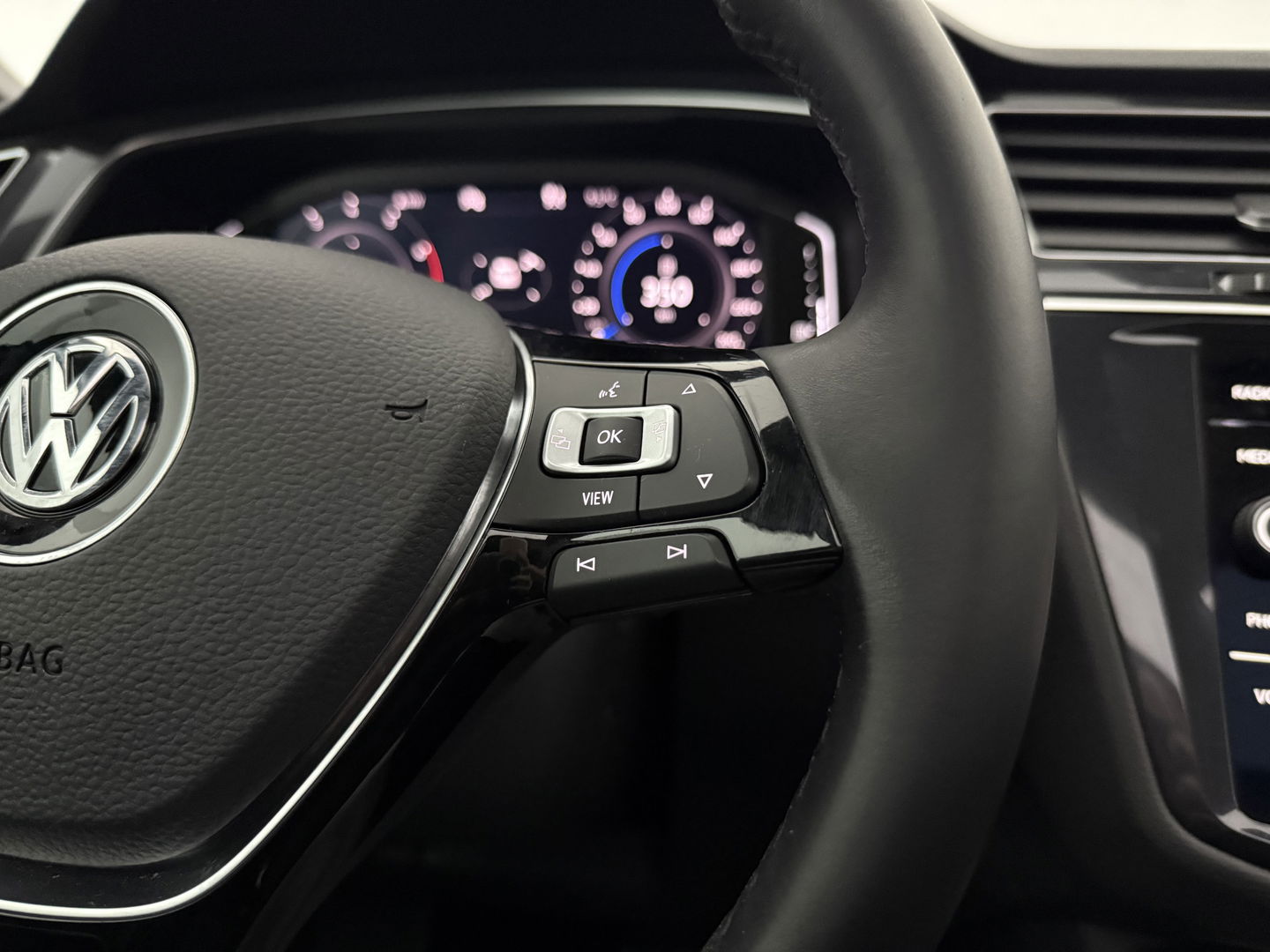 Volkswagen Tiguan Allspace 1.5 TSI R-Line 7p. | Pano | Massage | Virtual | Camera | Trekh. | Carplay | Adaptive Cruise | Keyless | NAP