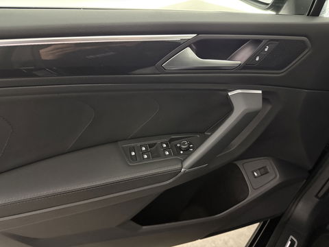 Volkswagen Tiguan Allspace 1.5 TSI R-Line 7p. | Pano | Massage | Virtual | Camera | Trekh. | Carplay | Adaptive Cruise | Keyless | NAP