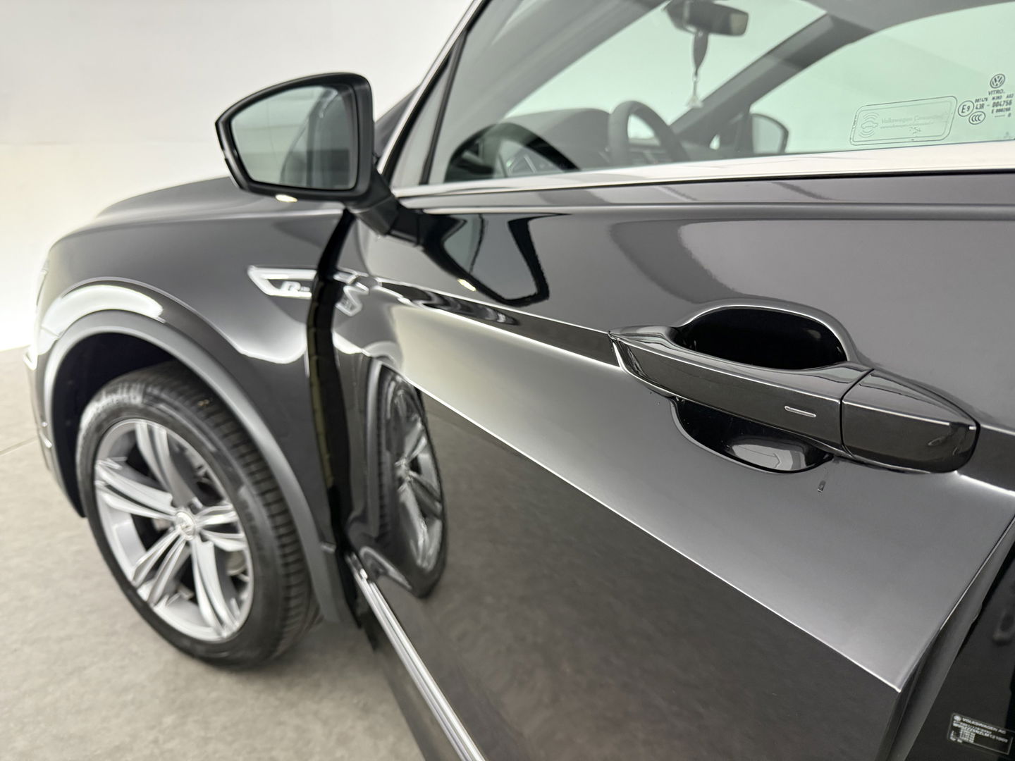 Volkswagen Tiguan Allspace 1.5 TSI R-Line 7p. | Pano | Massage | Virtual | Camera | Trekh. | Carplay | Adaptive Cruise | Keyless | NAP