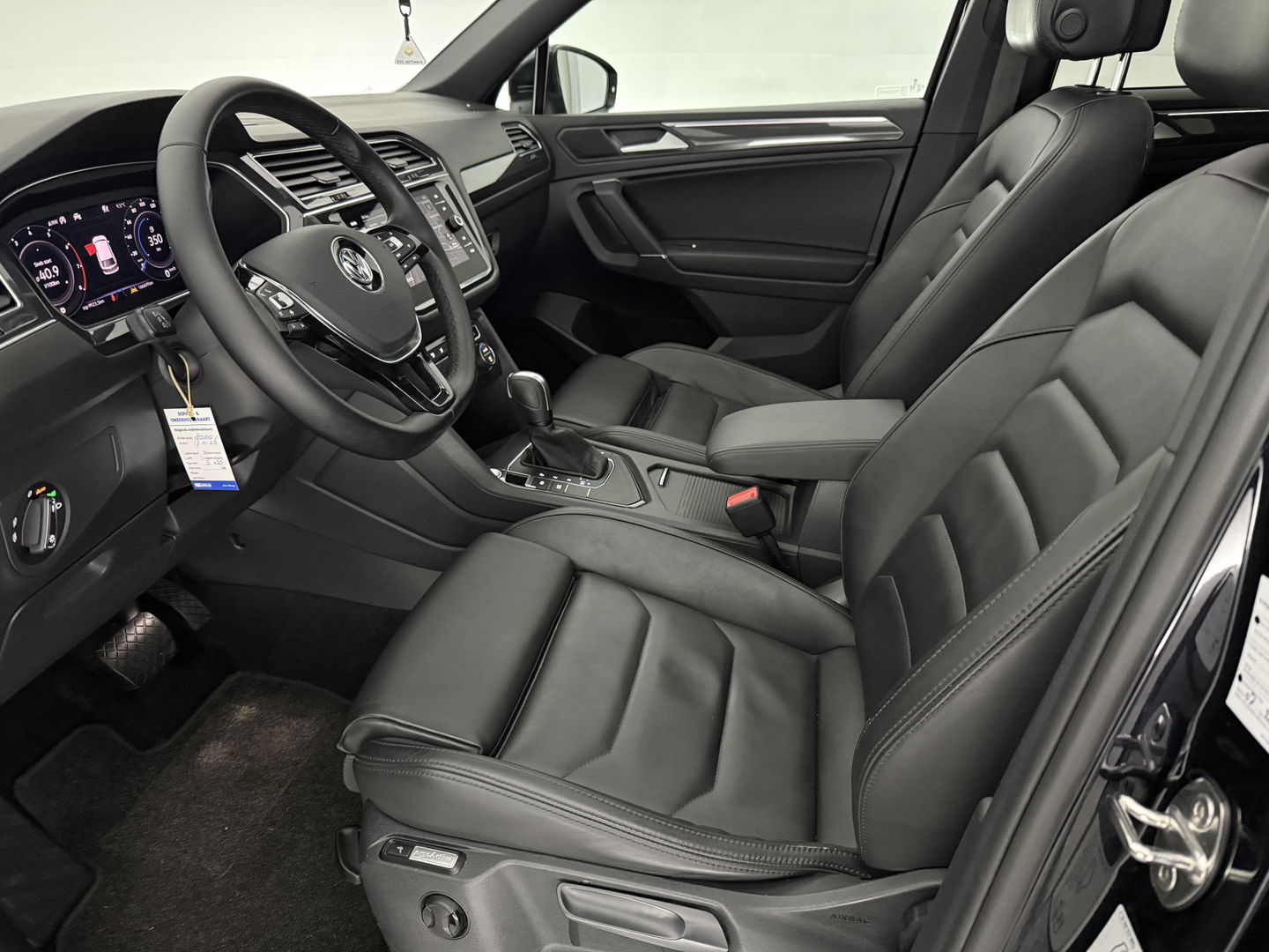 Volkswagen Tiguan Allspace 1.5 TSI R-Line 7p. | Pano | Massage | Virtual | Camera | Trekh. | Carplay | Adaptive Cruise | Keyless | NAP