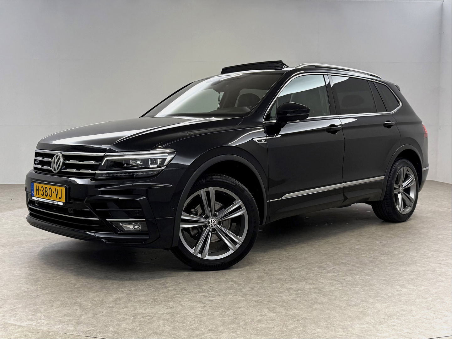 Volkswagen Tiguan Allspace 1.5 TSI R-Line 7p. | Pano | Massage | Virtual | Camera | Trekh. | Carplay | Adaptive Cruise | Keyless | NAP