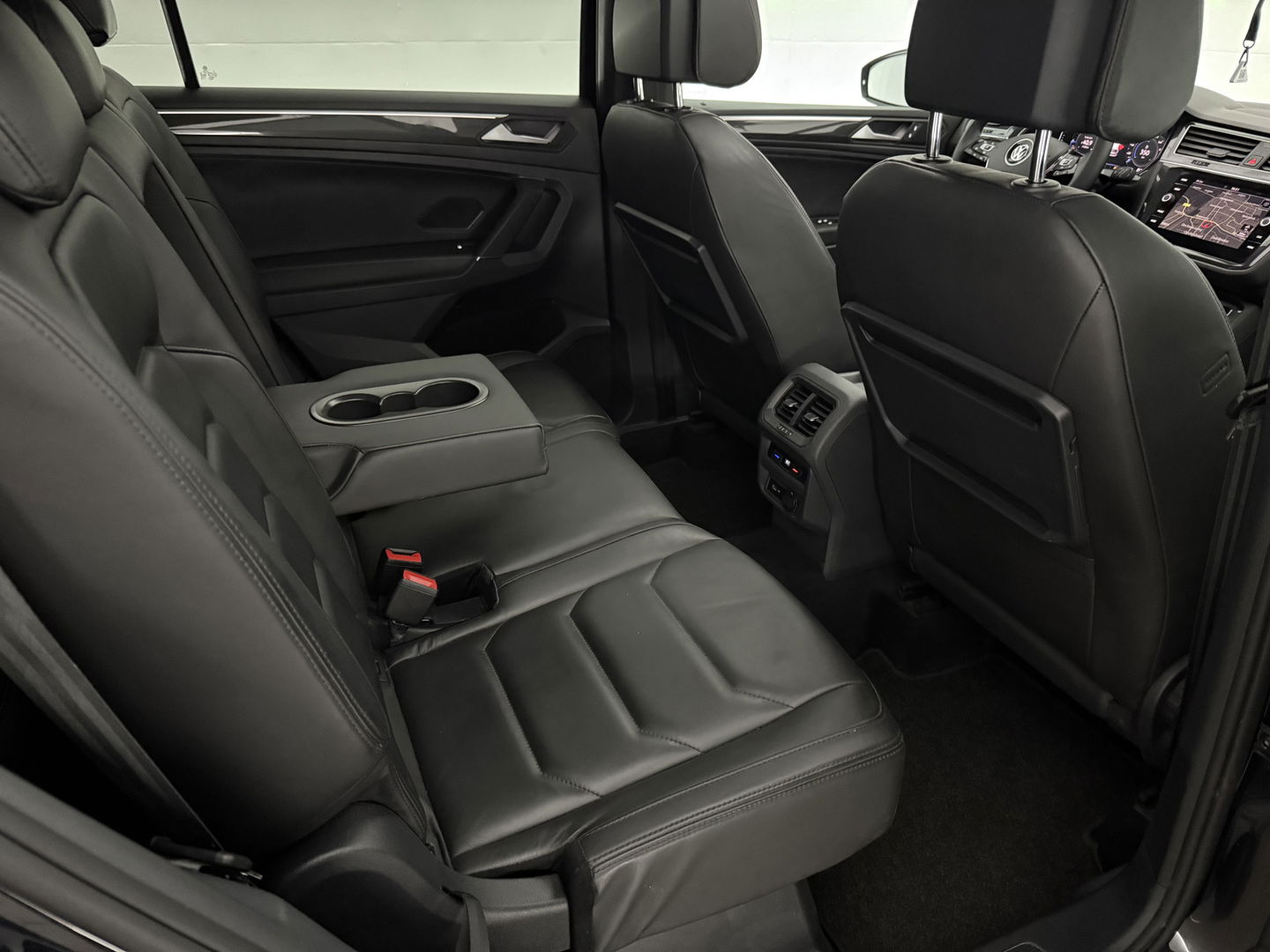 Volkswagen Tiguan Allspace 1.5 TSI R-Line 7p. | Pano | Massage | Virtual | Camera | Trekh. | Carplay | Adaptive Cruise | Keyless | NAP