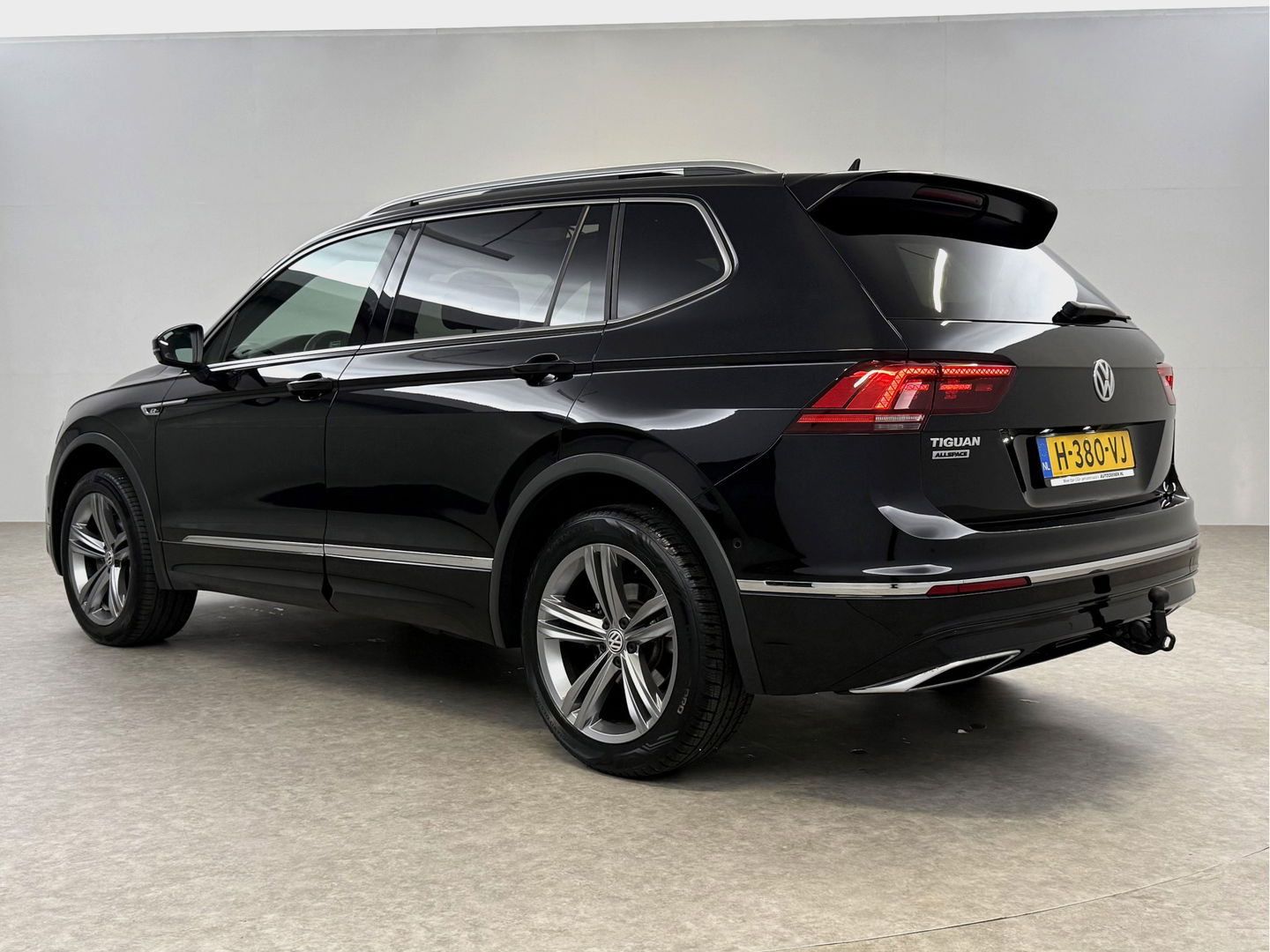 Volkswagen Tiguan Allspace 1.5 TSI R-Line 7p. | Pano | Massage | Virtual | Camera | Trekh. | Carplay | Adaptive Cruise | Keyless | NAP