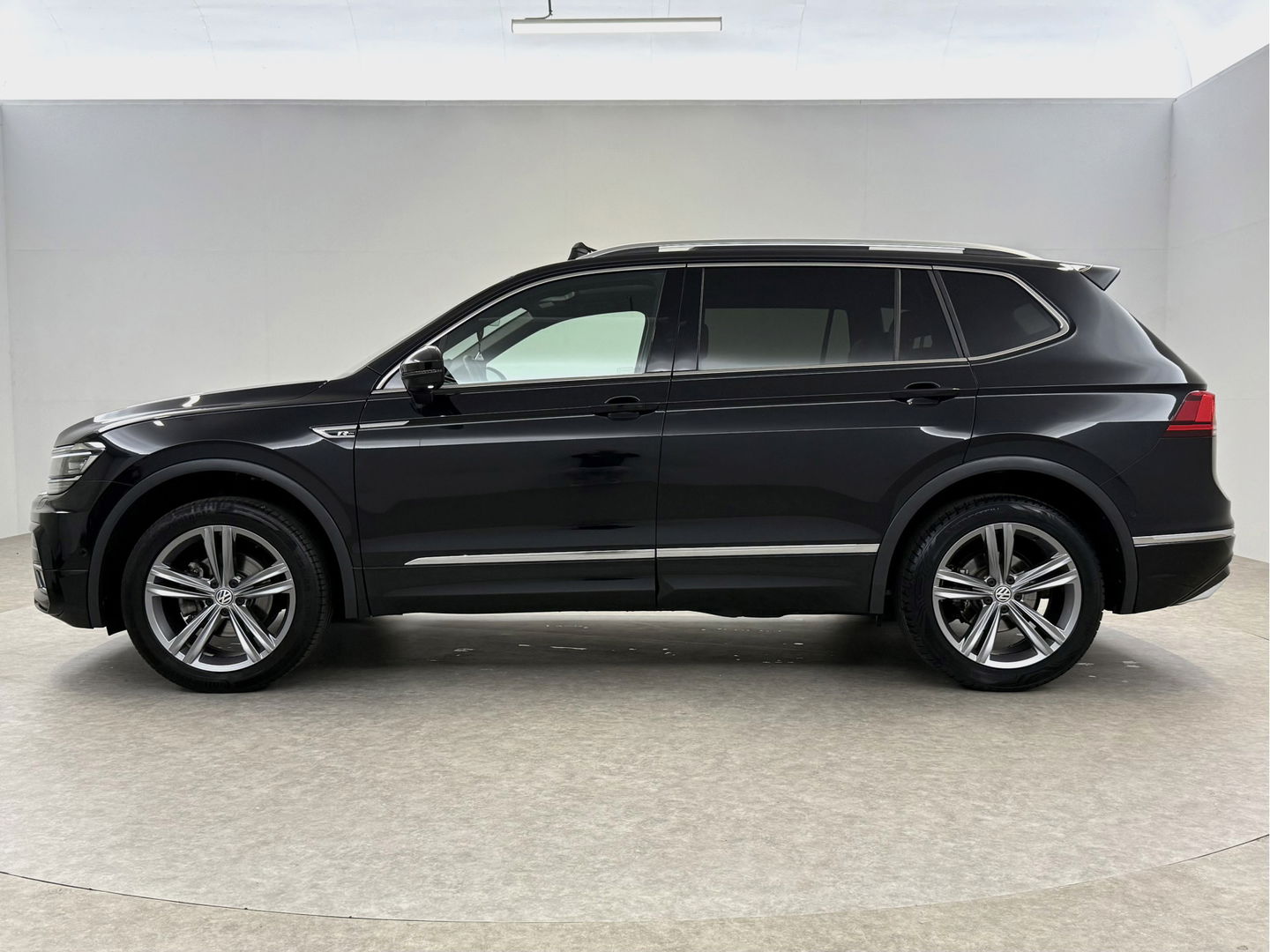 Volkswagen Tiguan Allspace 1.5 TSI R-Line 7p. | Pano | Massage | Virtual | Camera | Trekh. | Carplay | Adaptive Cruise | Keyless | NAP