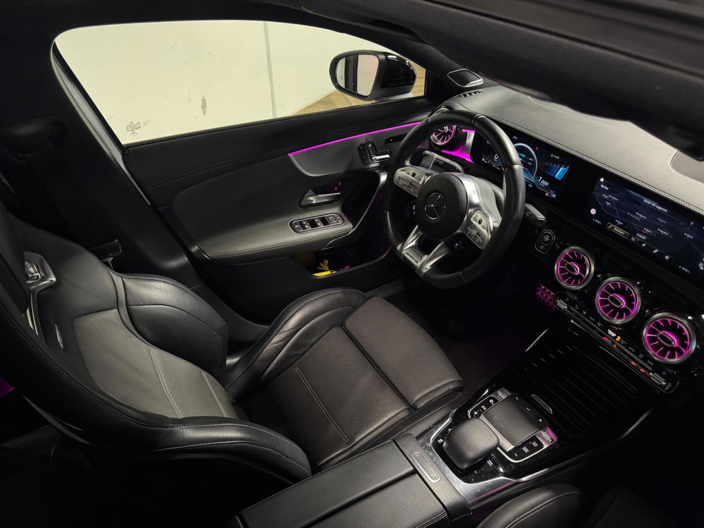 Mercedes-Benz A-Klasse AMG 35 4MATIC Edition 1 PANO KEYLESS