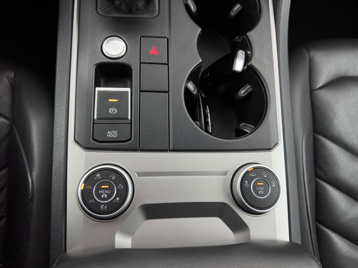 Volkswagen Touareg 3.0 TDI (INCL.BTW) Aut. *ADAPTIVE-CRUISE | LUXURY-LEATHER | FULL-LED | BLIND-SPOT | HEATED-COMFORTSEATS | AIR-SUSPENSION | KEYLESS | CAMERA | NAVI-FULLMAP | PRIVACY-GLASS | SHIFT-PADDLES | TOWBAR | 1