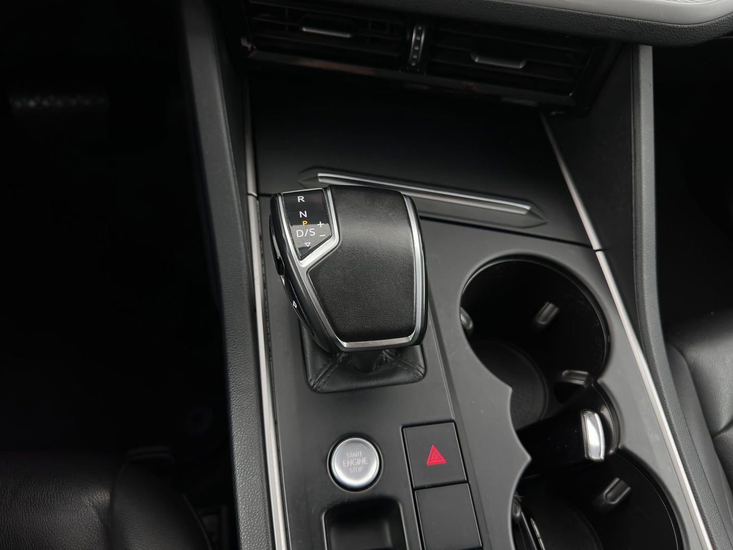 Volkswagen Touareg 3.0 TDI (INCL.BTW) Aut. *ADAPTIVE-CRUISE | LUXURY-LEATHER | FULL-LED | BLIND-SPOT | HEATED-COMFORTSEATS | AIR-SUSPENSION | KEYLESS | CAMERA | NAVI-FULLMAP | PRIVACY-GLASS | SHIFT-PADDLES | TOWBAR | 1