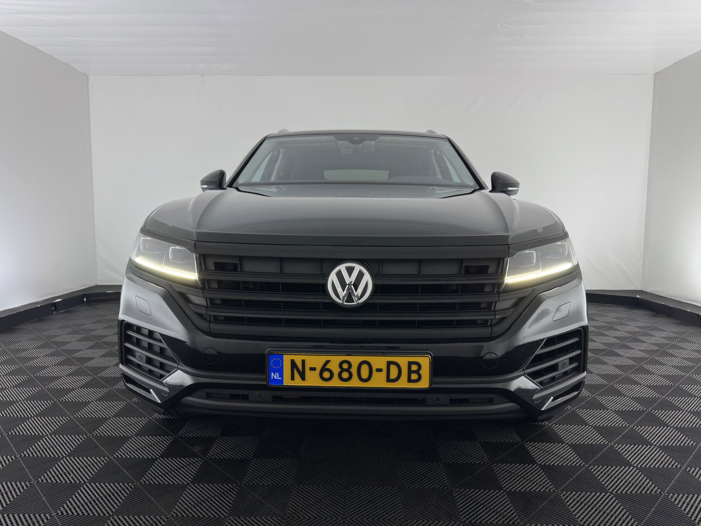 Volkswagen Touareg 3.0 TDI (INCL.BTW) Aut. *ADAPTIVE-CRUISE | LUXURY-LEATHER | FULL-LED | BLIND-SPOT | HEATED-COMFORTSEATS | AIR-SUSPENSION | KEYLESS | CAMERA | NAVI-FULLMAP | PRIVACY-GLASS | SHIFT-PADDLES | TOWBAR | 1