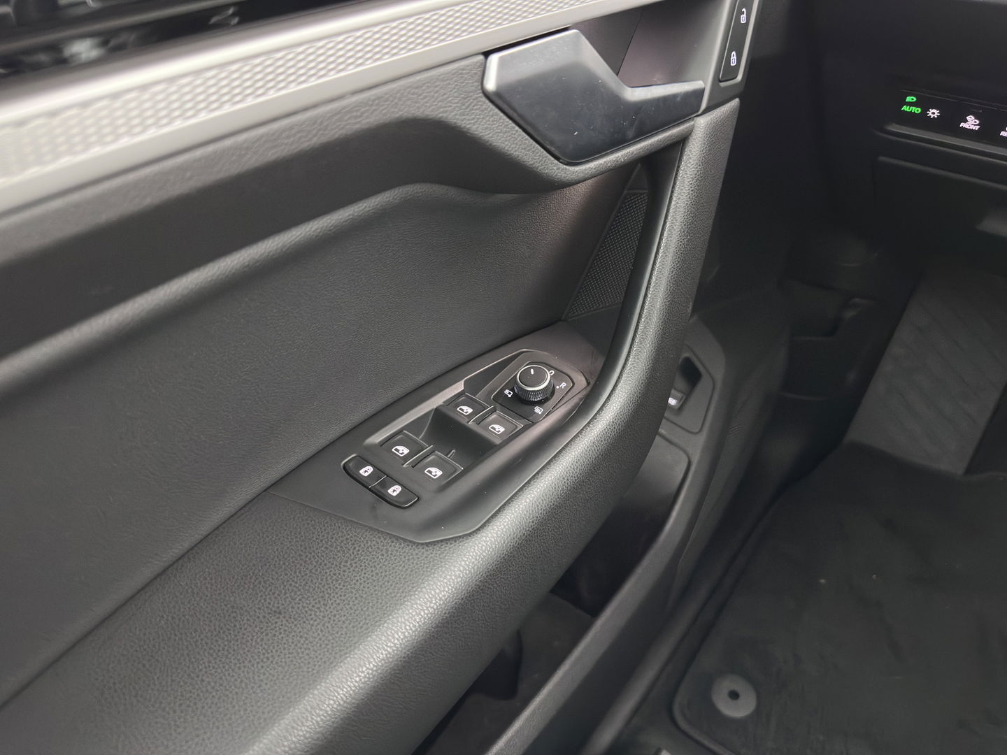 Volkswagen Touareg 3.0 TDI (INCL.BTW) Aut. *ADAPTIVE-CRUISE | LUXURY-LEATHER | FULL-LED | BLIND-SPOT | HEATED-COMFORTSEATS | AIR-SUSPENSION | KEYLESS | CAMERA | NAVI-FULLMAP | PRIVACY-GLASS | SHIFT-PADDLES | TOWBAR | 1