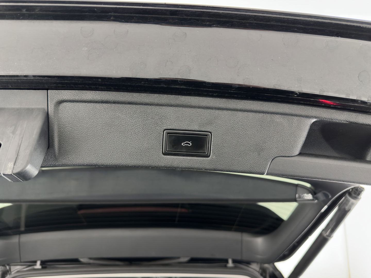 Volkswagen Touareg 3.0 TDI (INCL.BTW) Aut. *ADAPTIVE-CRUISE | LUXURY-LEATHER | FULL-LED | BLIND-SPOT | HEATED-COMFORTSEATS | AIR-SUSPENSION | KEYLESS | CAMERA | NAVI-FULLMAP | PRIVACY-GLASS | SHIFT-PADDLES | TOWBAR | 1