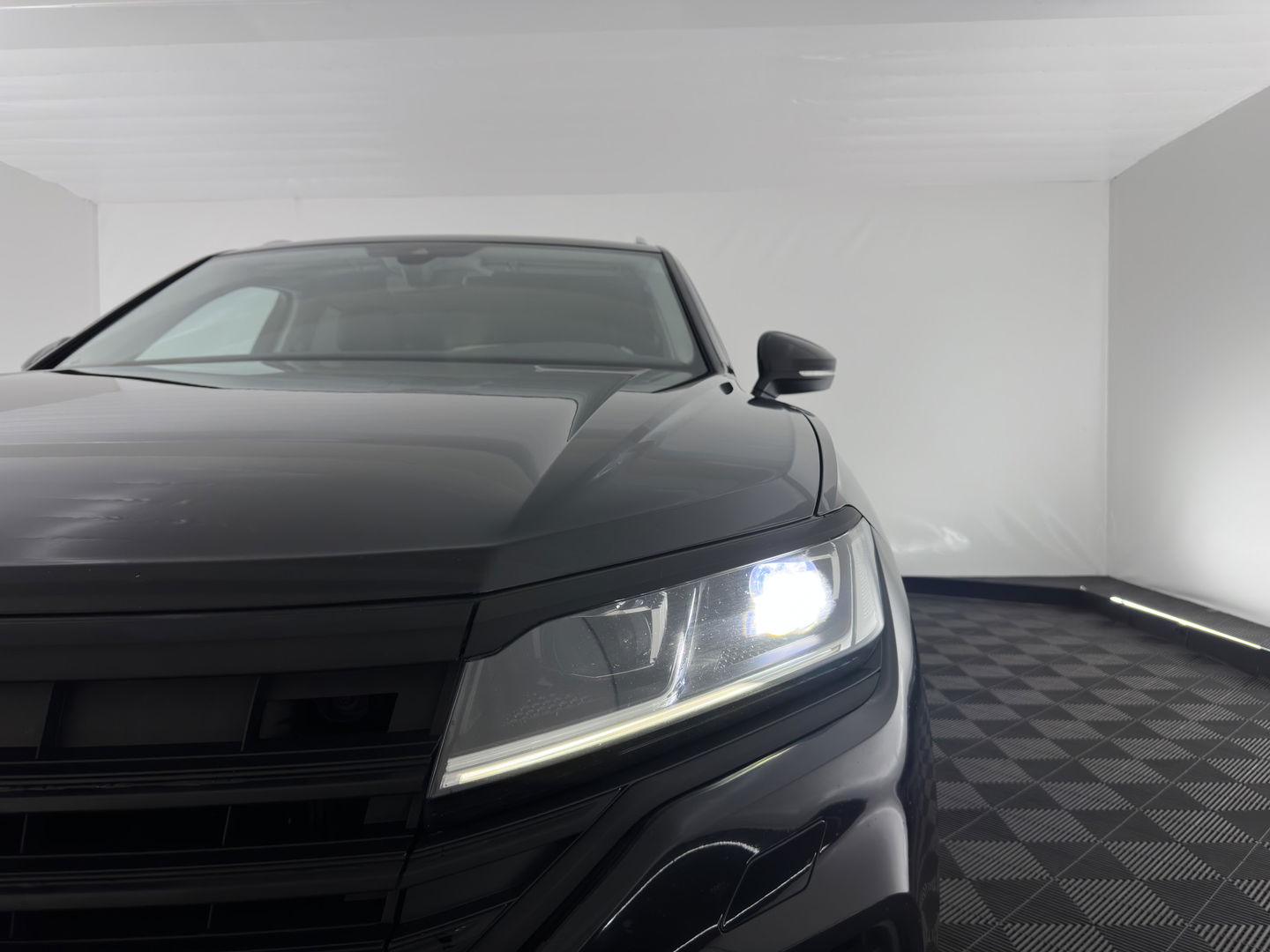 Volkswagen Touareg 3.0 TDI (INCL.BTW) Aut. *ADAPTIVE-CRUISE | LUXURY-LEATHER | FULL-LED | BLIND-SPOT | HEATED-COMFORTSEATS | AIR-SUSPENSION | KEYLESS | CAMERA | NAVI-FULLMAP | PRIVACY-GLASS | SHIFT-PADDLES | TOWBAR | 1