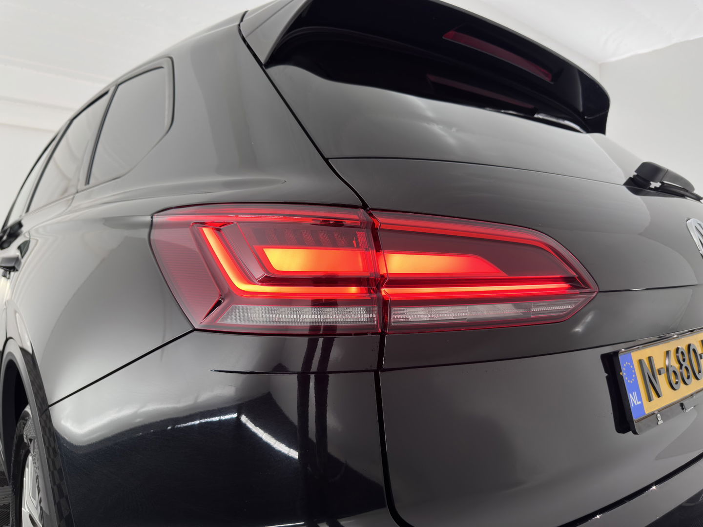 Volkswagen Touareg 3.0 TDI (INCL.BTW) Aut. *ADAPTIVE-CRUISE | LUXURY-LEATHER | FULL-LED | BLIND-SPOT | HEATED-COMFORTSEATS | AIR-SUSPENSION | KEYLESS | CAMERA | NAVI-FULLMAP | PRIVACY-GLASS | SHIFT-PADDLES | TOWBAR | 1