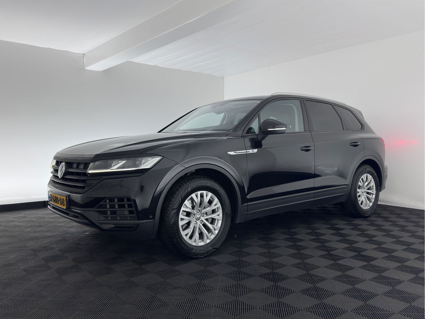 Volkswagen Touareg 3.0 TDI (INCL.BTW) Aut. *ADAPTIVE-CRUISE | LUXURY-LEATHER | FULL-LED | BLIND-SPOT | HEATED-COMFORTSEATS | AIR-SUSPENSION | KEYLESS | CAMERA | NAVI-FULLMAP | PRIVACY-GLASS | SHIFT-PADDLES | TOWBAR | 1