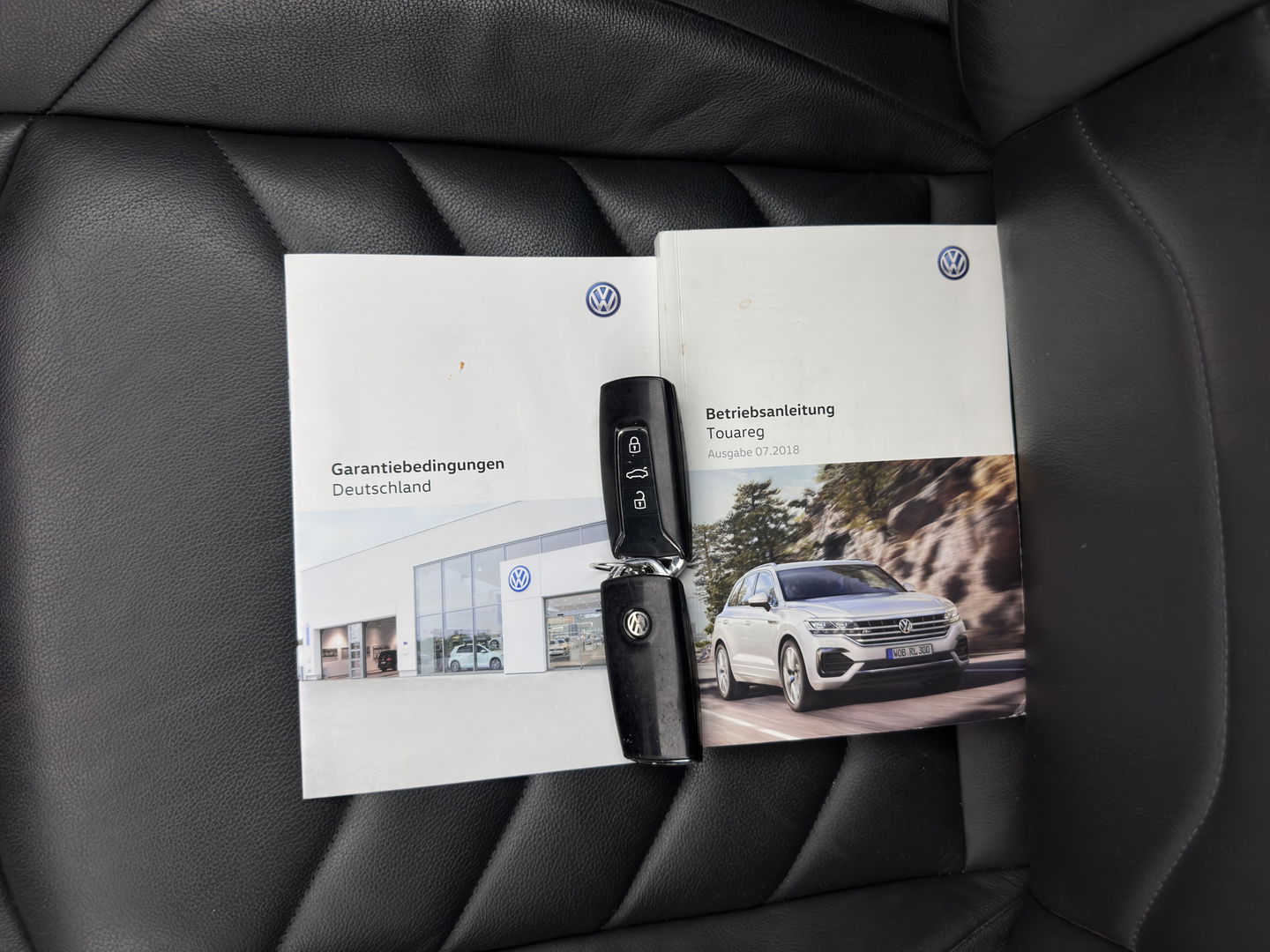 Volkswagen Touareg 3.0 TDI (INCL.BTW) Aut. *ADAPTIVE-CRUISE | LUXURY-LEATHER | FULL-LED | BLIND-SPOT | HEATED-COMFORTSEATS | AIR-SUSPENSION | KEYLESS | CAMERA | NAVI-FULLMAP | PRIVACY-GLASS | SHIFT-PADDLES | TOWBAR | 1