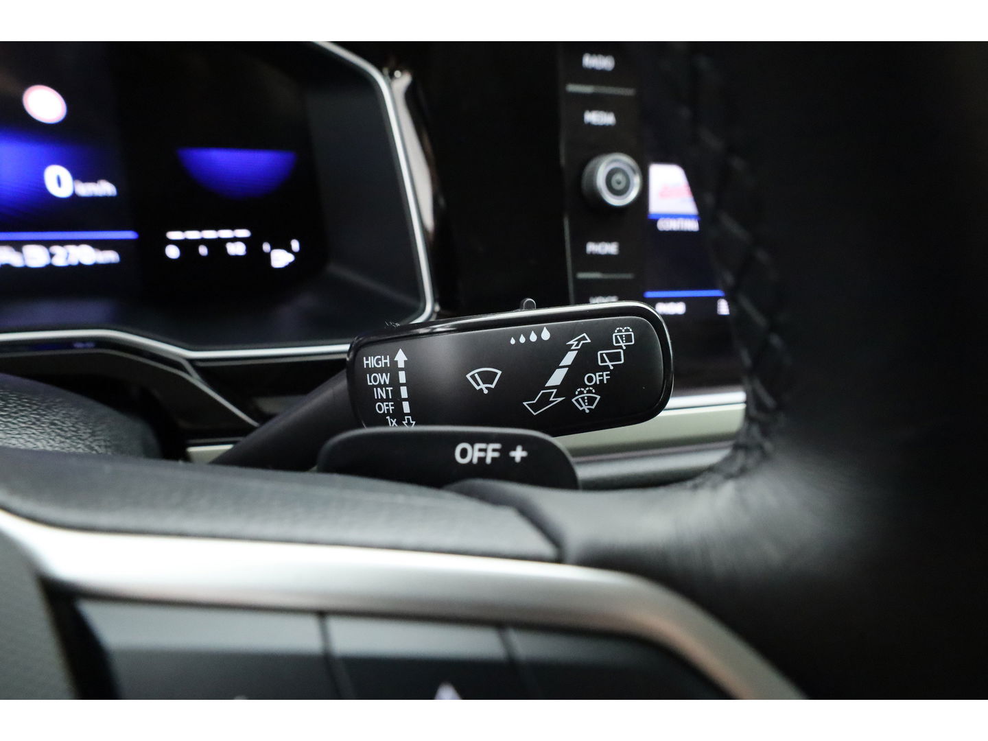 Volkswagen Taigo 1.0 TSI Life Business | Apple CarPlay | Navi | Travel Assist | Stoelverw. | PDC V+A