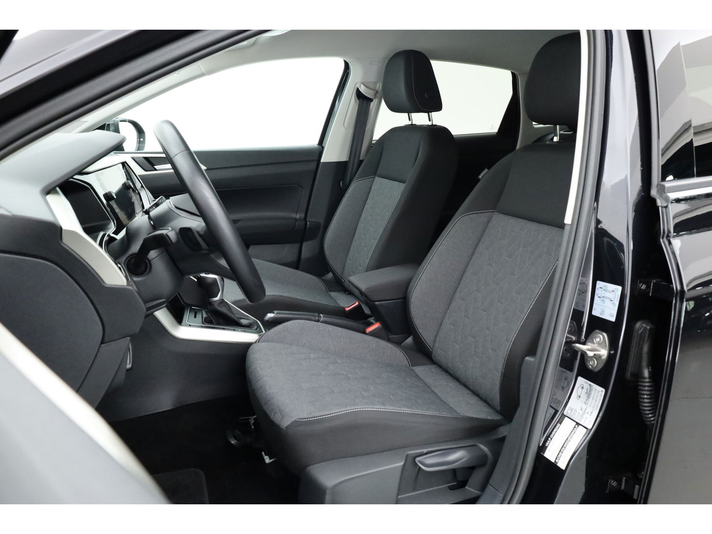 Volkswagen Taigo 1.0 TSI Life Business | Apple CarPlay | Navi | Travel Assist | Stoelverw. | PDC V+A